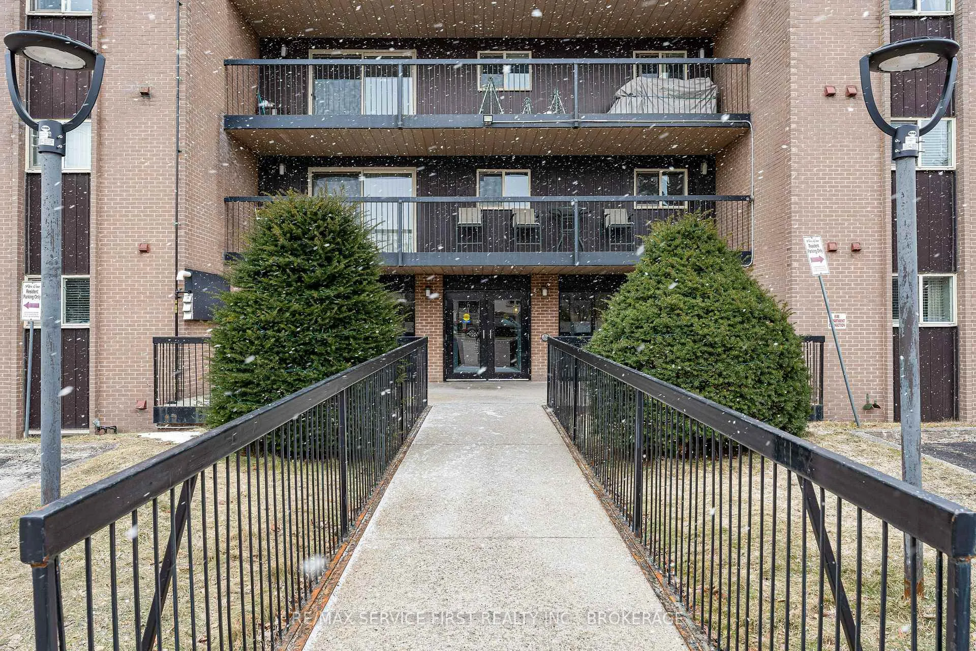 Photo 2 of Unit 301, 610 William Street S, Gananoque — HOMEH