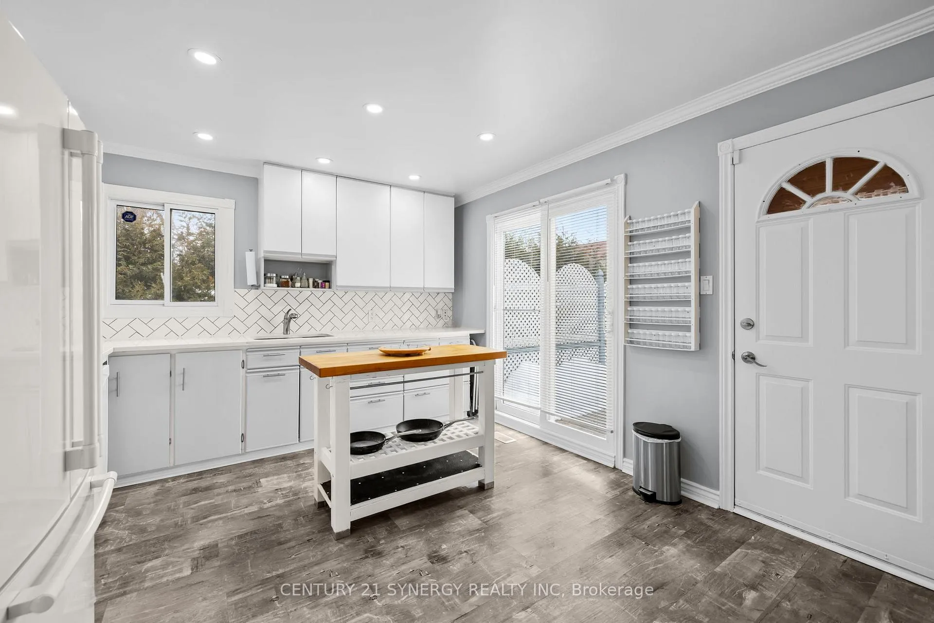 Photo 4 of 404 Dieppe Street, Ottawa, Vanier — HOMEH