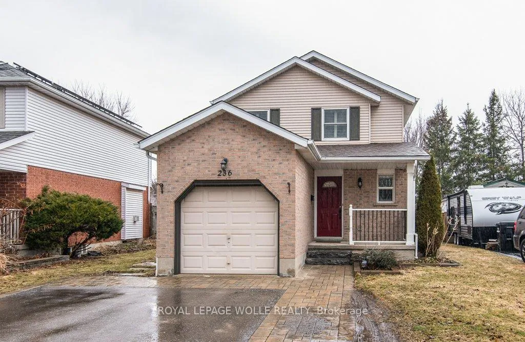 Photo 3 of 236 Dartmoor Crescent, Waterloo — HOMEH