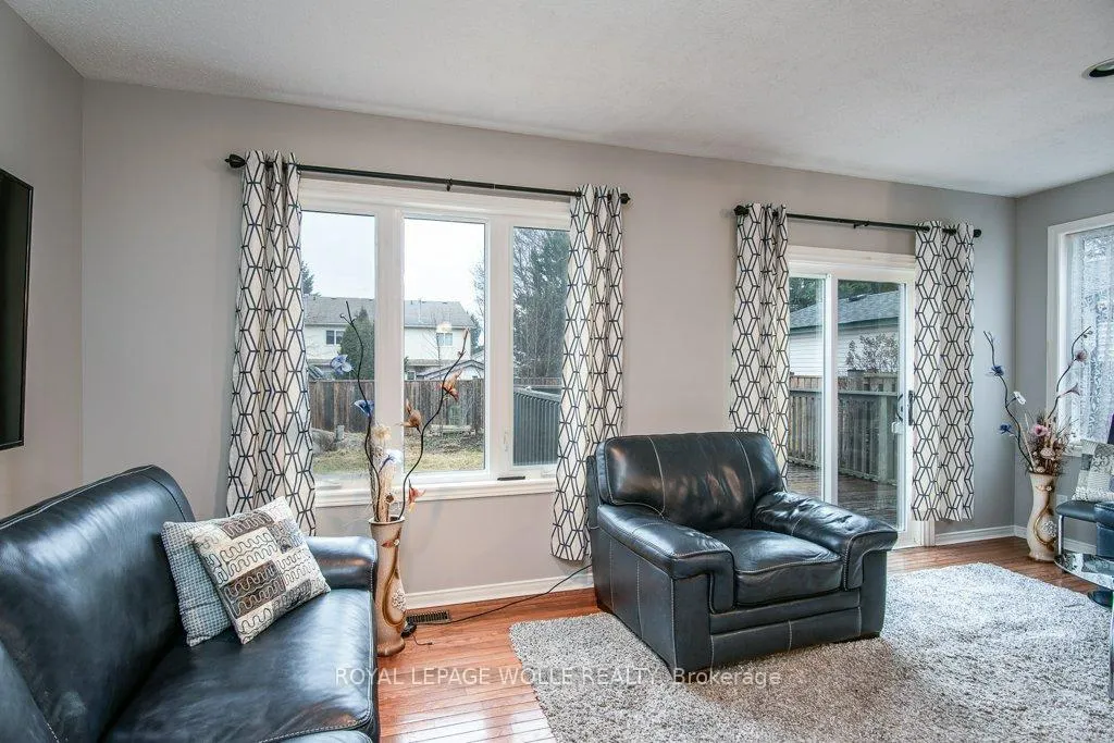 Photo 14 of 236 Dartmoor Crescent, Waterloo — HOMEH