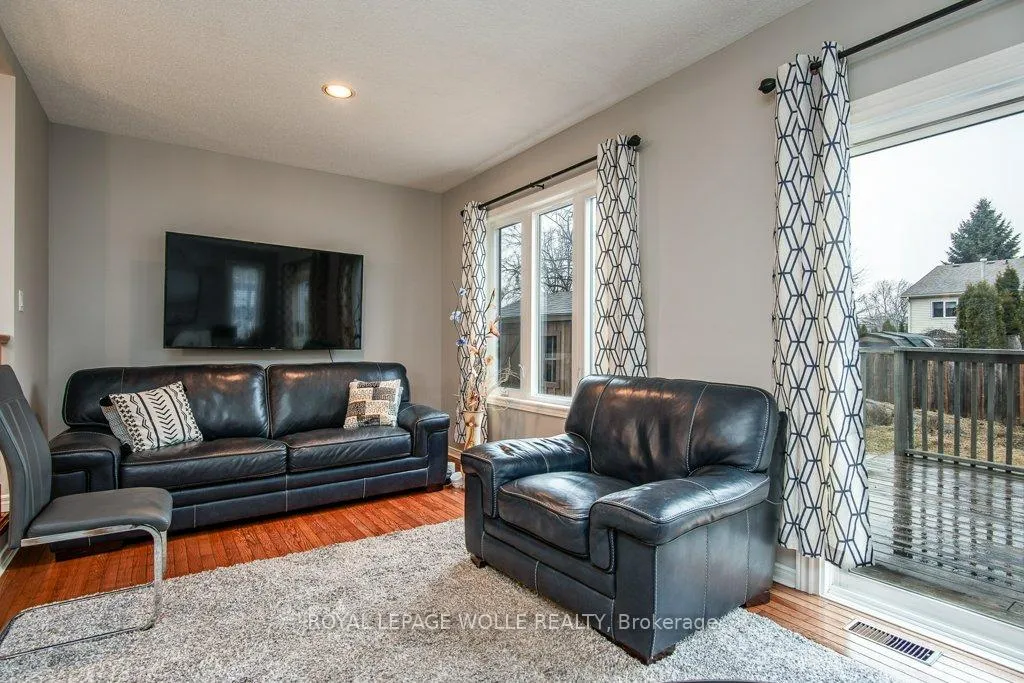 Photo 17 of 236 Dartmoor Crescent, Waterloo — HOMEH