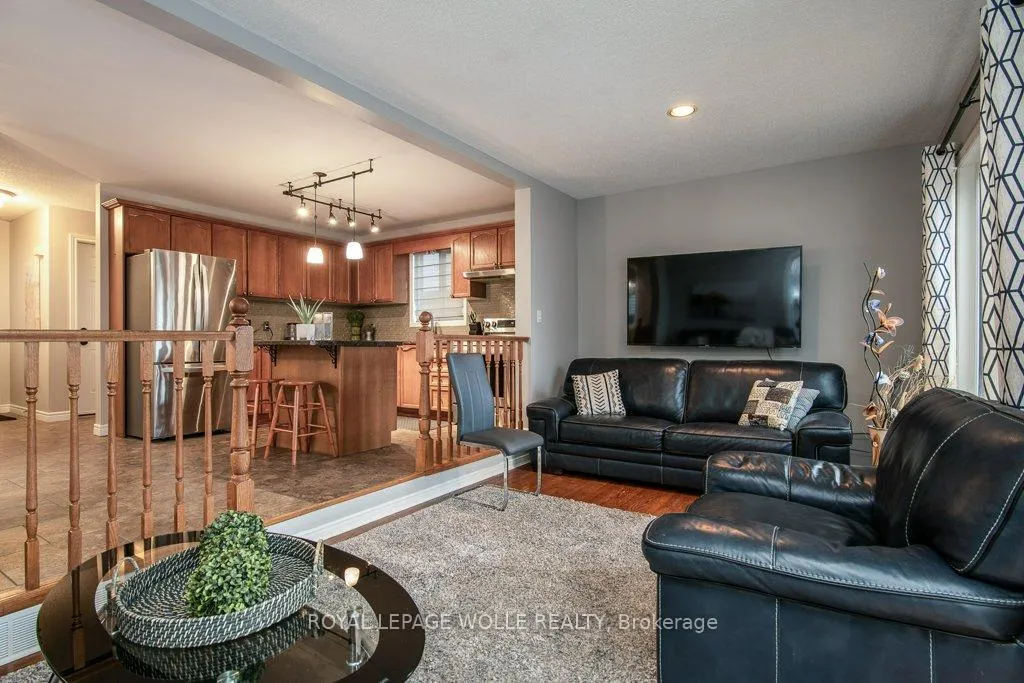 Photo 18 of 236 Dartmoor Crescent, Waterloo — HOMEH