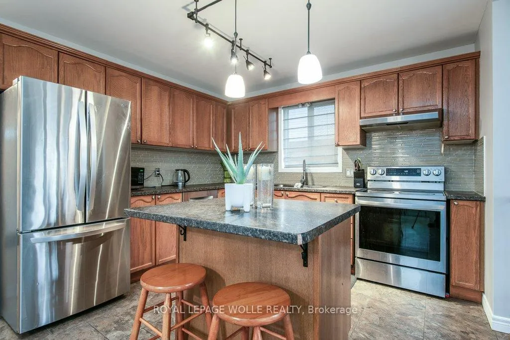 Photo 19 of 236 Dartmoor Crescent, Waterloo — HOMEH