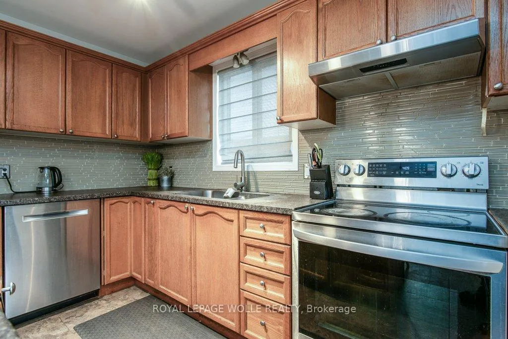Photo 20 of 236 Dartmoor Crescent, Waterloo — HOMEH