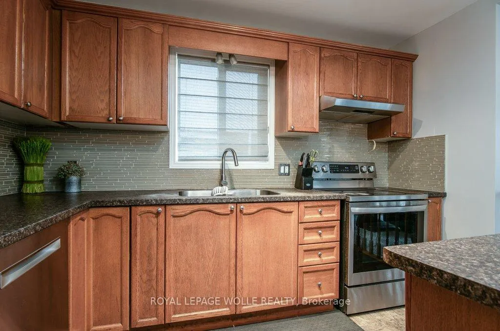 Photo 23 of 236 Dartmoor Crescent, Waterloo — HOMEH