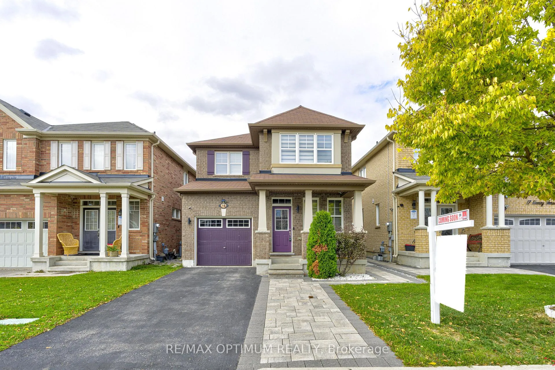 Front of 19 Henry Verschuren Avenue