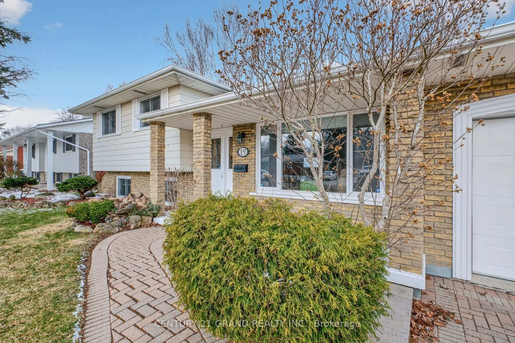 Photo 2 of 19 Adams Lane, Norfolk, Simcoe — HOMEH