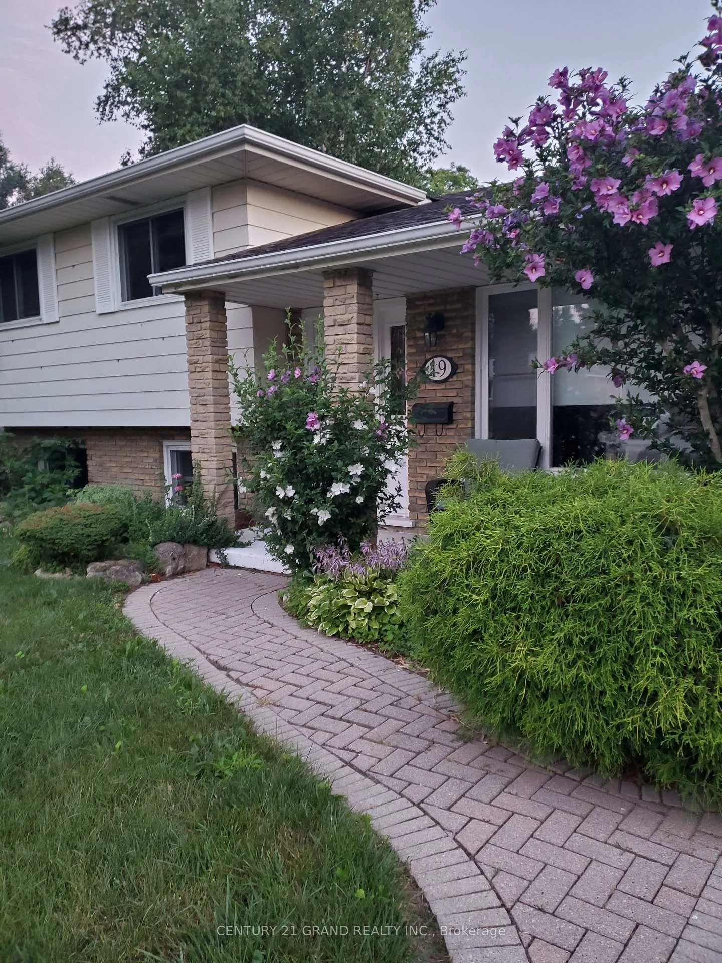 Photo 3 of 19 Adams Lane, Norfolk, Simcoe — HOMEH