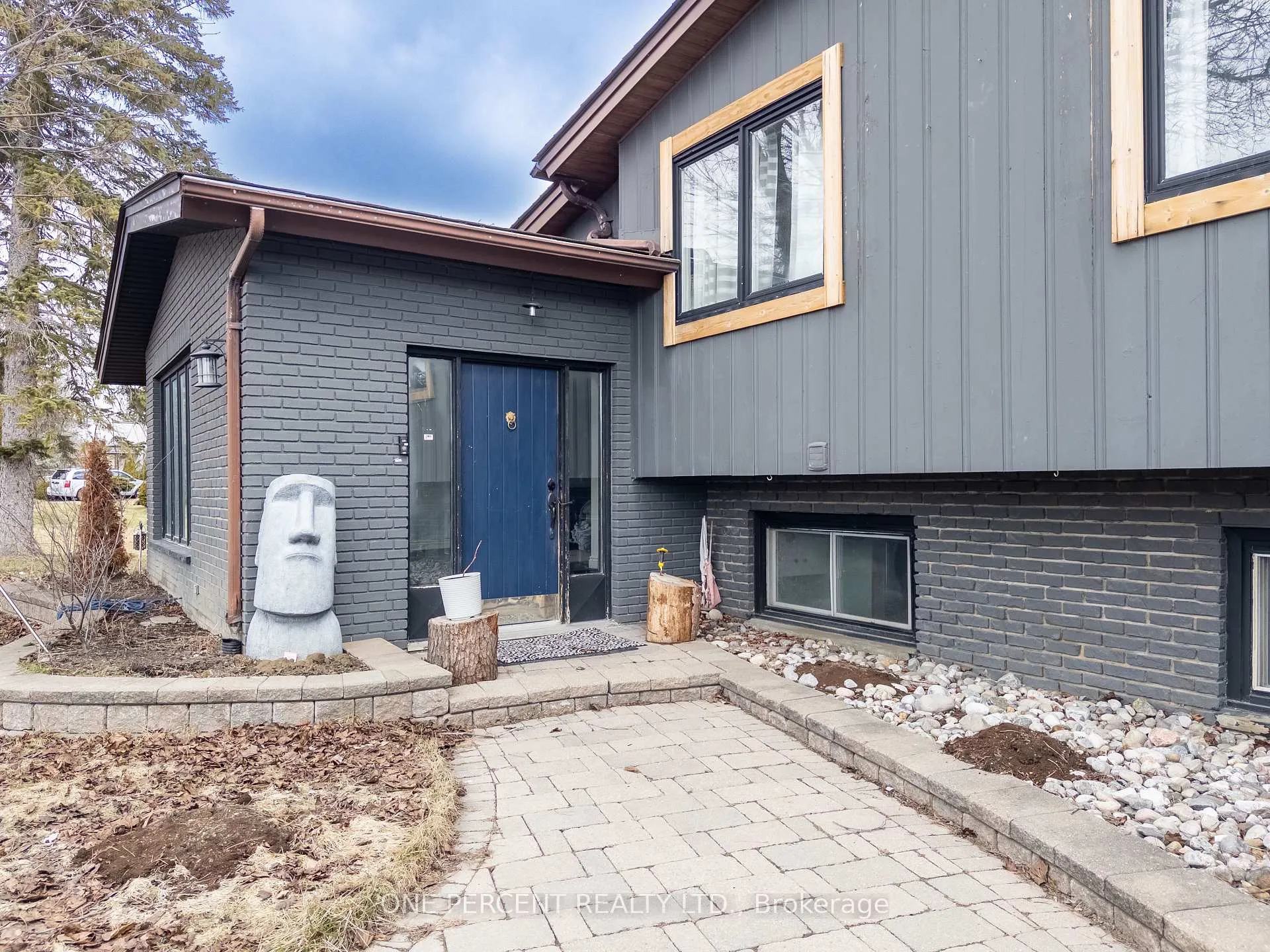 Photo 2 of 100 Montrose Road, Quinte West, Sidney Ward — HOMEH