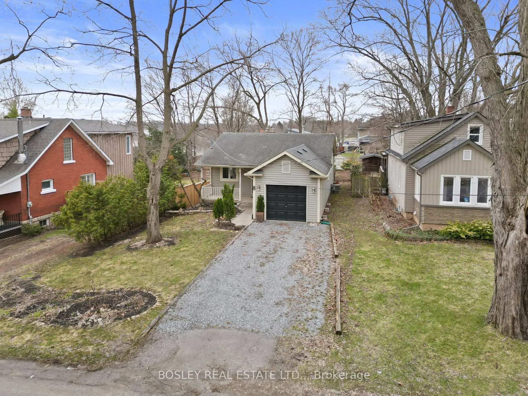 Photo 3 of 8 Emmett Street, Pelham, Fonthill — HOMEH