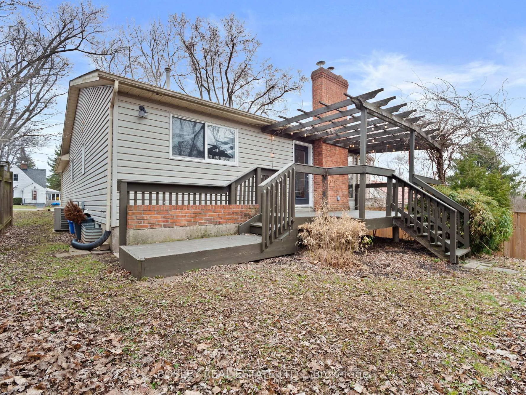Photo 4 of 8 Emmett Street, Pelham, Fonthill — HOMEH