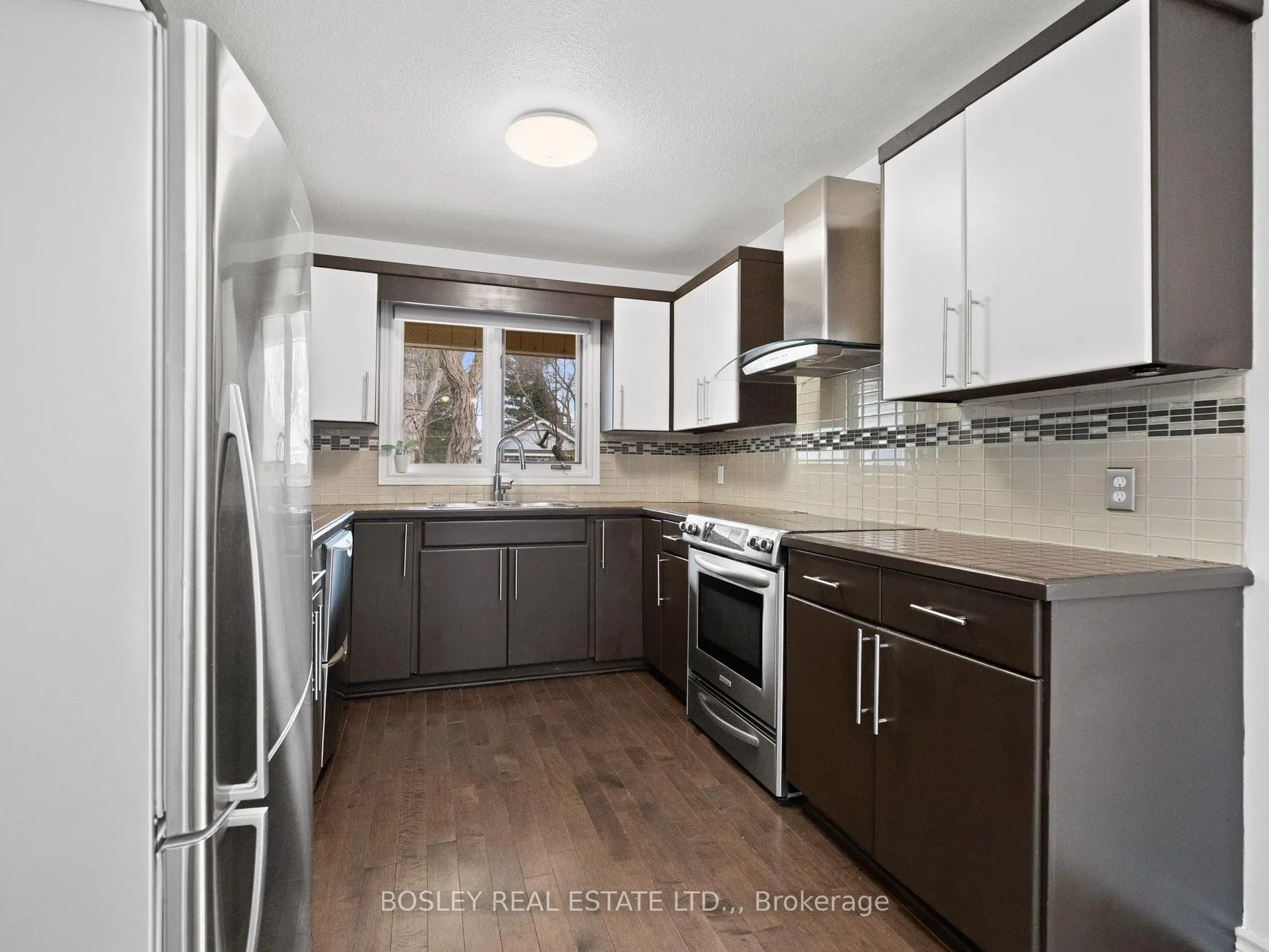 Photo 9 of 8 Emmett Street, Pelham, Fonthill — HOMEH
