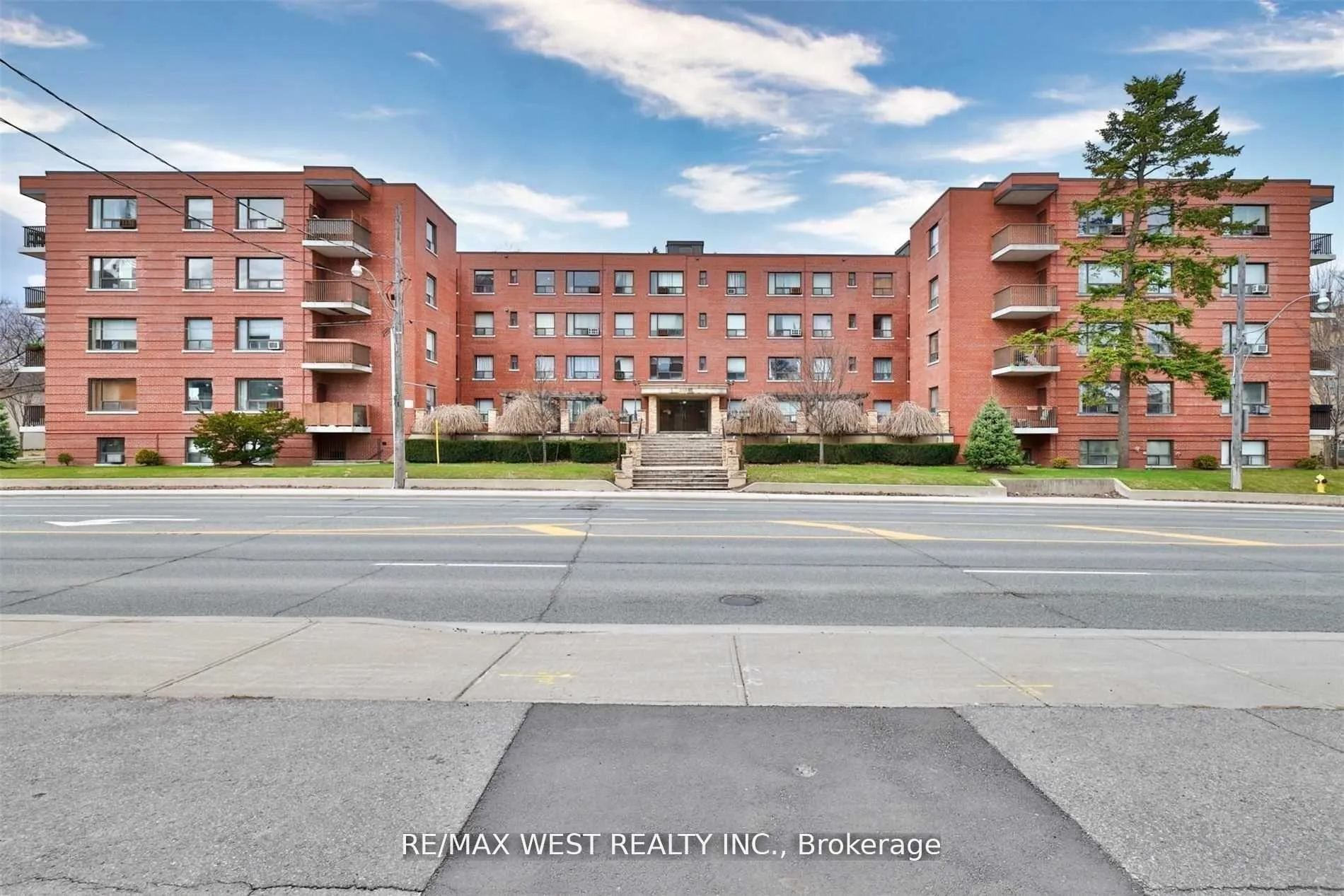 Front of Unit 205, 2550 Bathurst Street