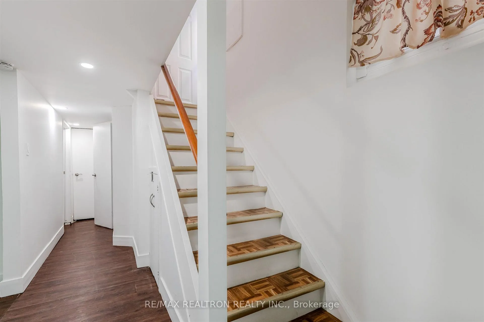 Photo 3 of Unit Lower, 20 Castleton Avenue, Toronto, Rockcliffe-Smythe — HOMEH
