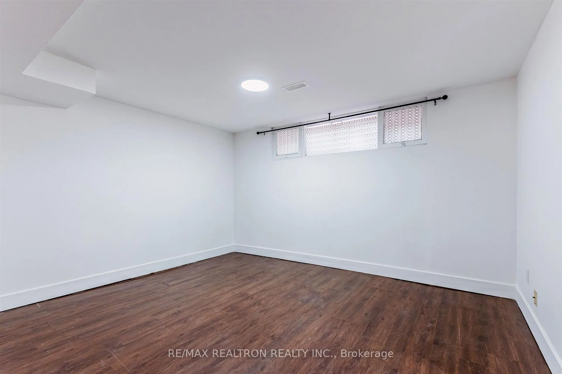 Photo 5 of Unit Lower, 20 Castleton Avenue, Toronto, Rockcliffe-Smythe — HOMEH
