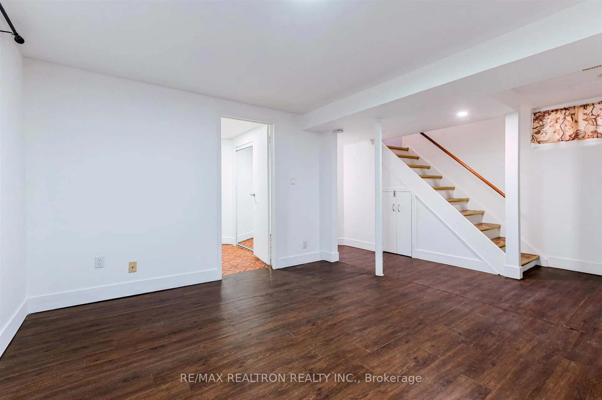 Photo 6 of Unit Lower, 20 Castleton Avenue, Toronto, Rockcliffe-Smythe — HOMEH