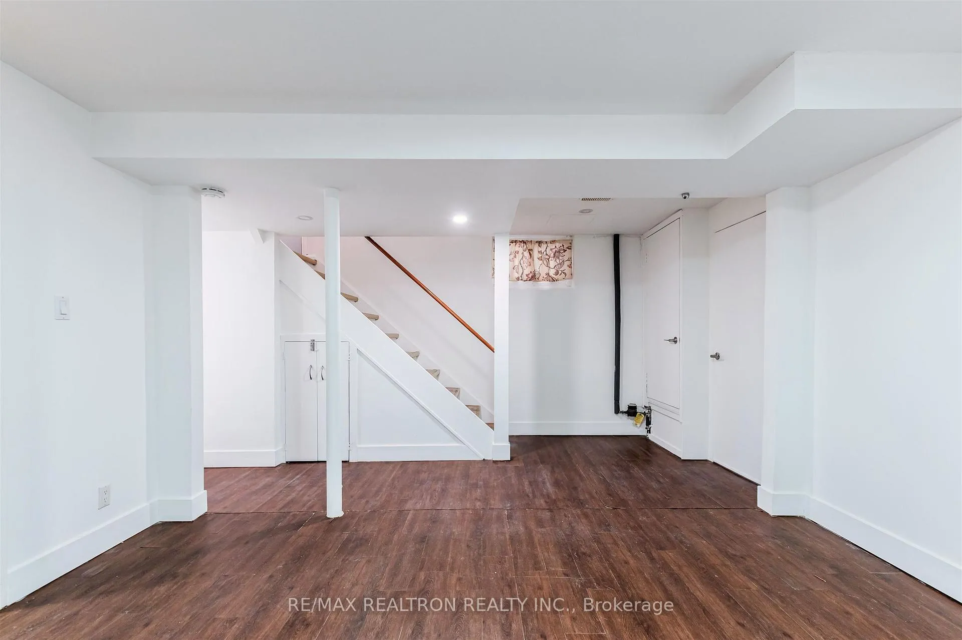 Photo 7 of Unit Lower, 20 Castleton Avenue, Toronto, Rockcliffe-Smythe — HOMEH