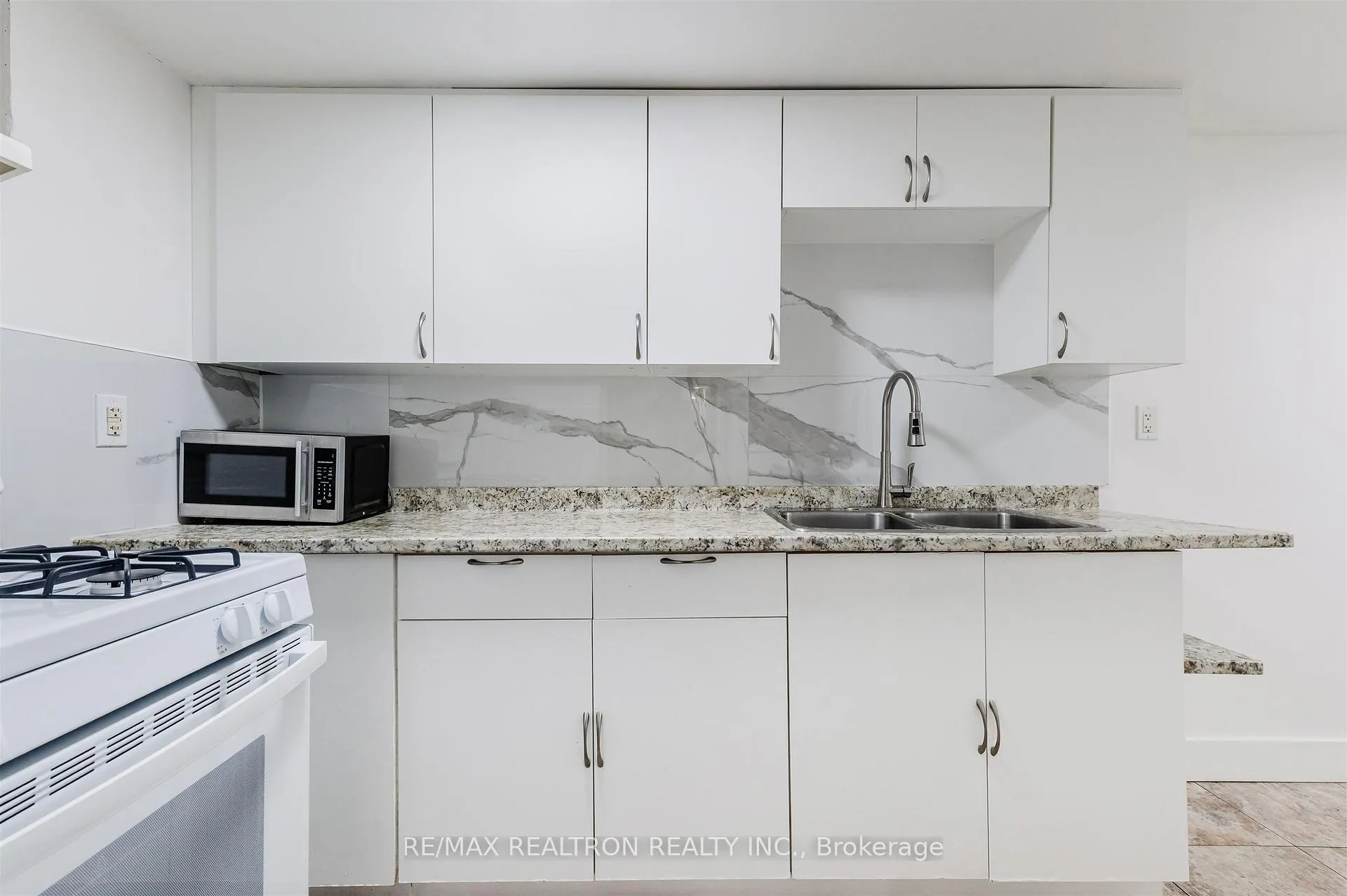 Photo 9 of Unit Lower, 20 Castleton Avenue, Toronto, Rockcliffe-Smythe — HOMEH
