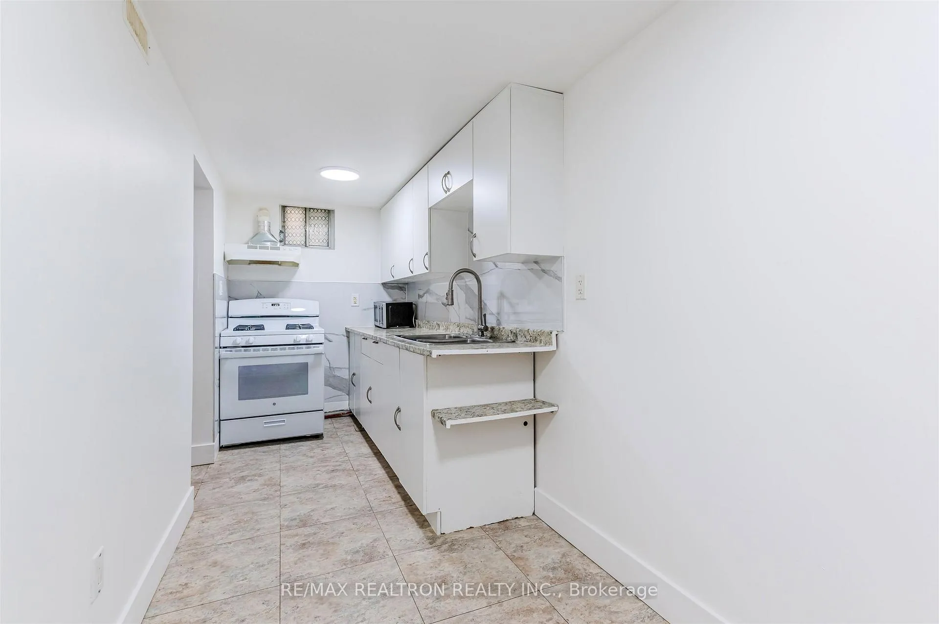 Photo 11 of Unit Lower, 20 Castleton Avenue, Toronto, Rockcliffe-Smythe — HOMEH