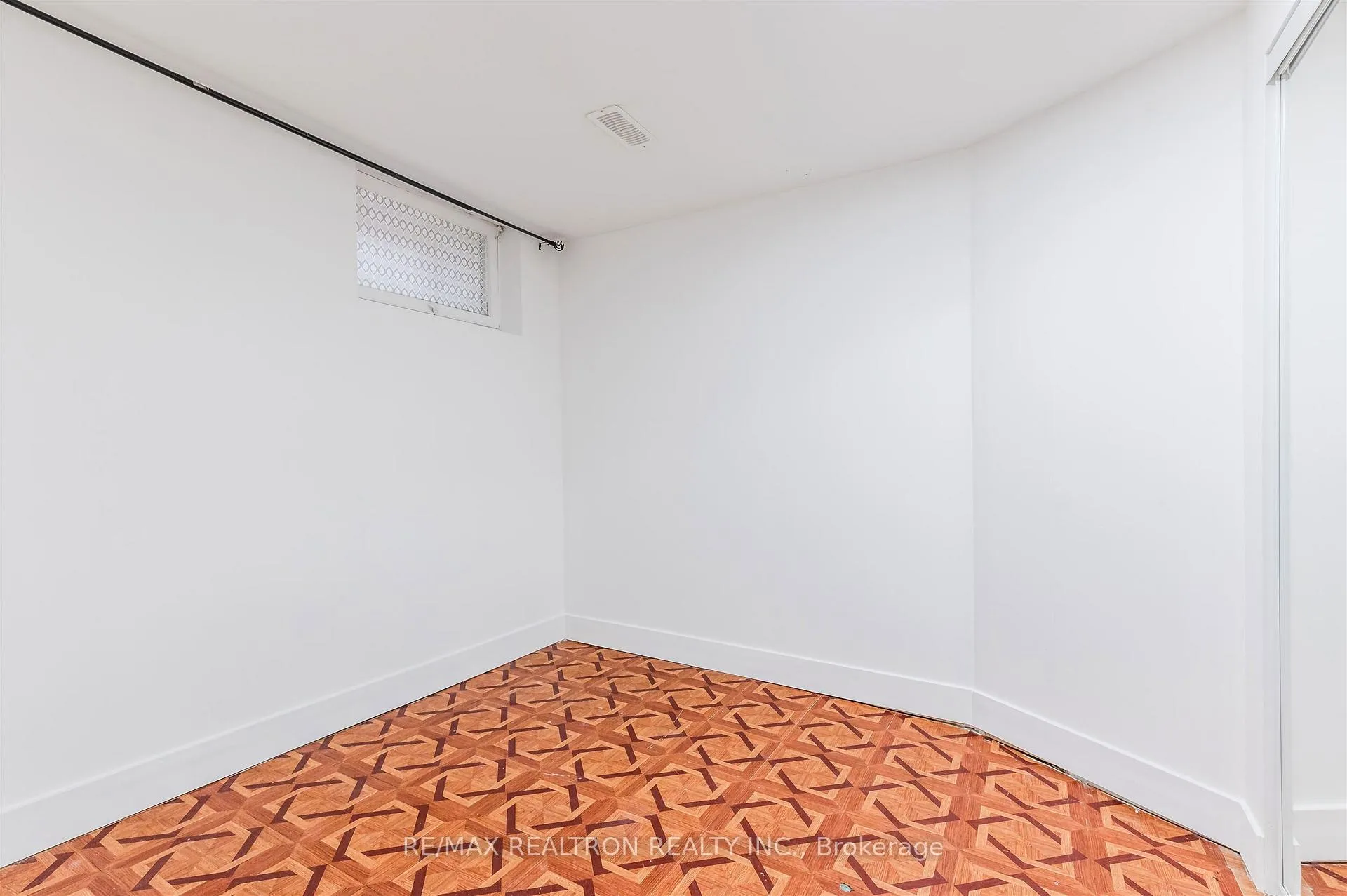 Photo 13 of Unit Lower, 20 Castleton Avenue, Toronto, Rockcliffe-Smythe — HOMEH
