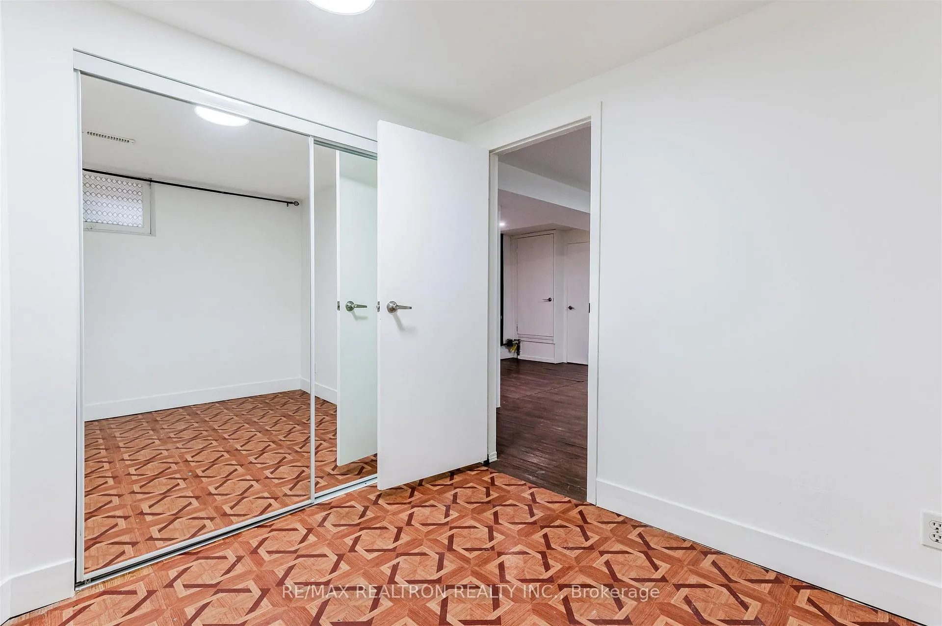 Photo 14 of Unit Lower, 20 Castleton Avenue, Toronto, Rockcliffe-Smythe — HOMEH