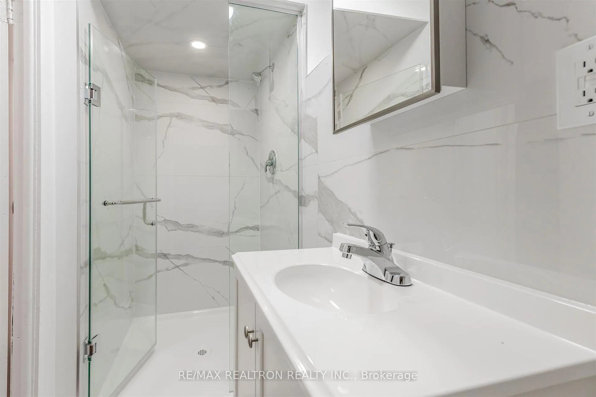 Photo 15 of Unit Lower, 20 Castleton Avenue, Toronto, Rockcliffe-Smythe — HOMEH
