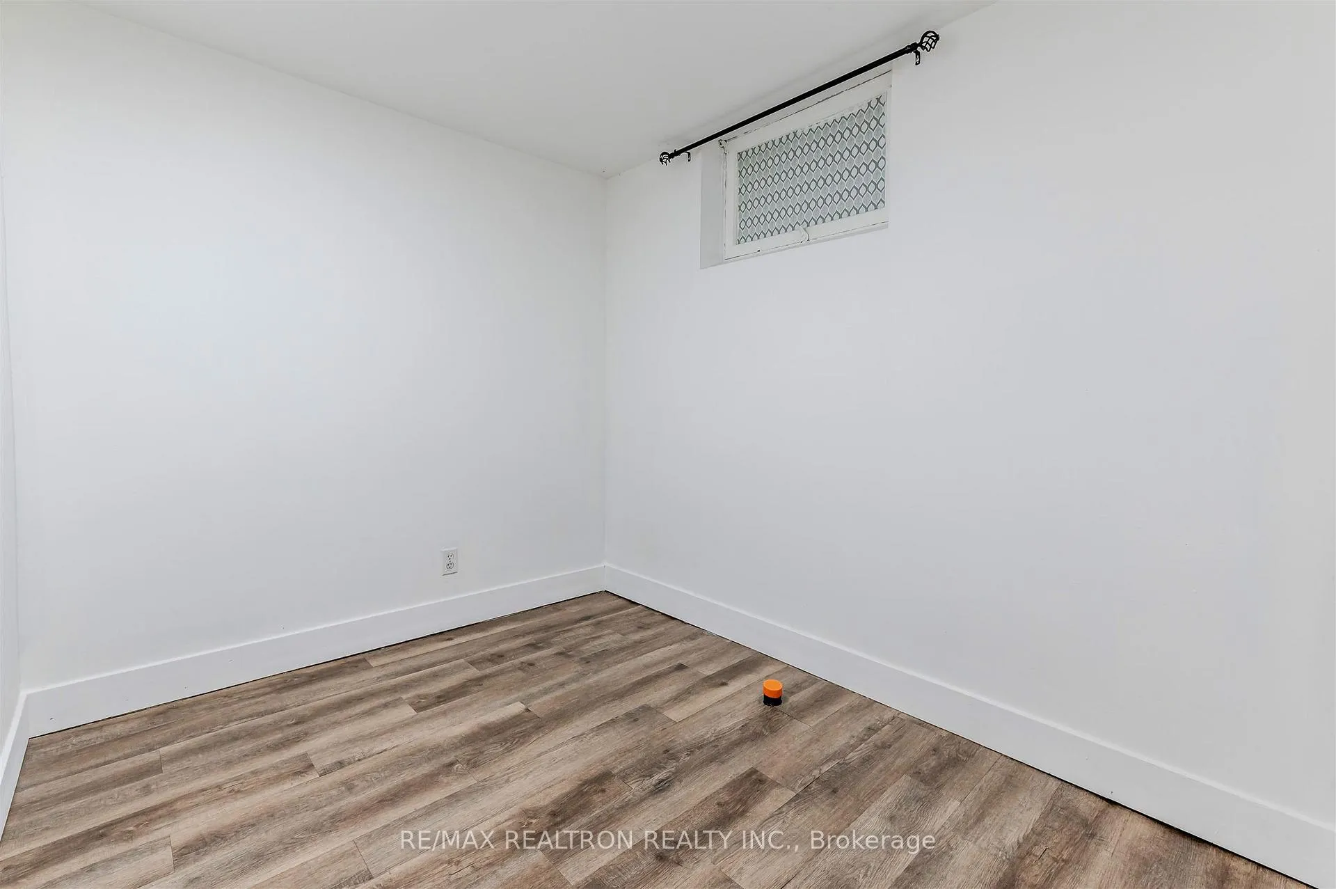 Photo 17 of Unit Lower, 20 Castleton Avenue, Toronto, Rockcliffe-Smythe — HOMEH
