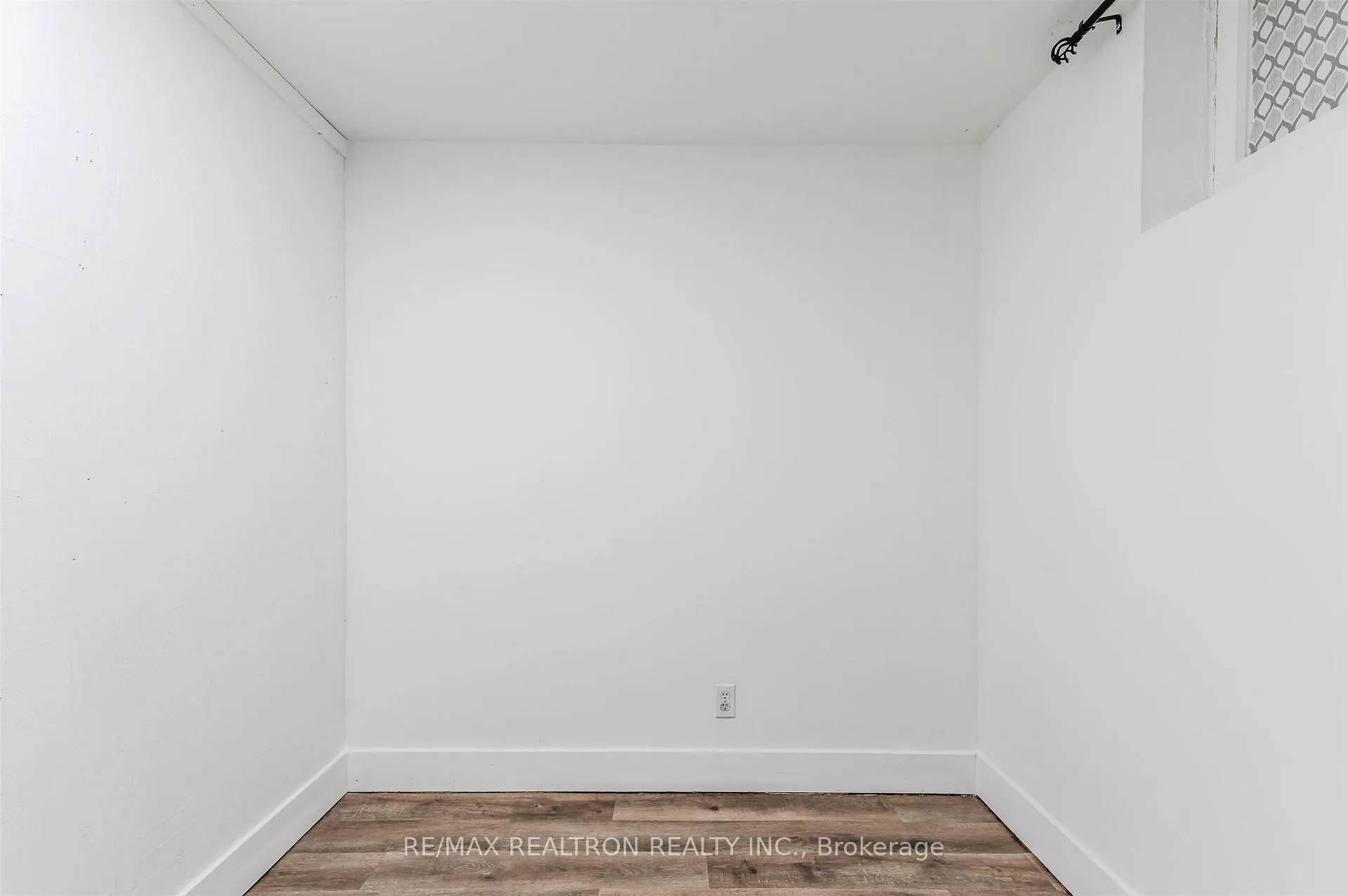 Photo 18 of Unit Lower, 20 Castleton Avenue, Toronto, Rockcliffe-Smythe — HOMEH