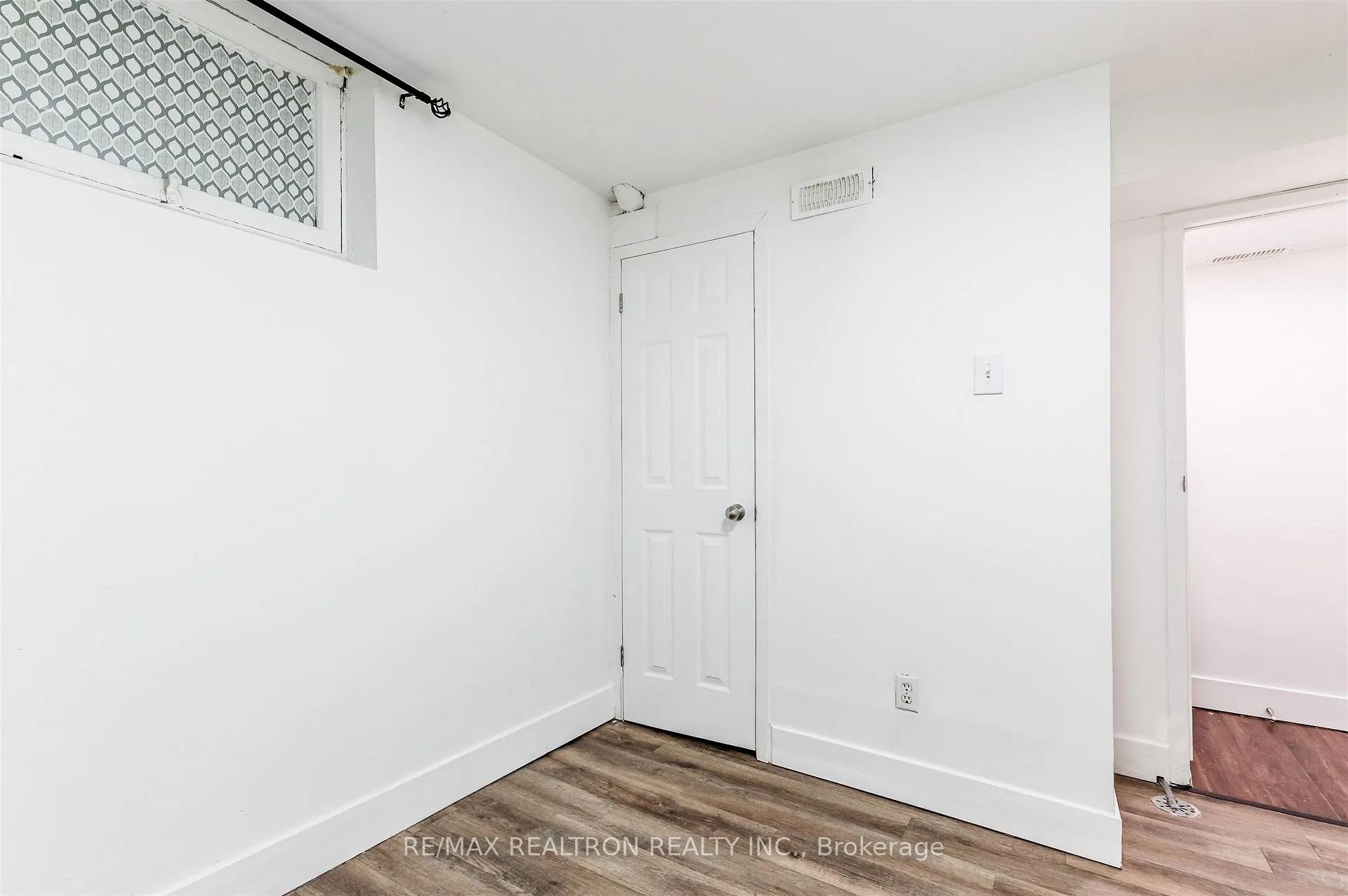 Photo 19 of Unit Lower, 20 Castleton Avenue, Toronto, Rockcliffe-Smythe — HOMEH