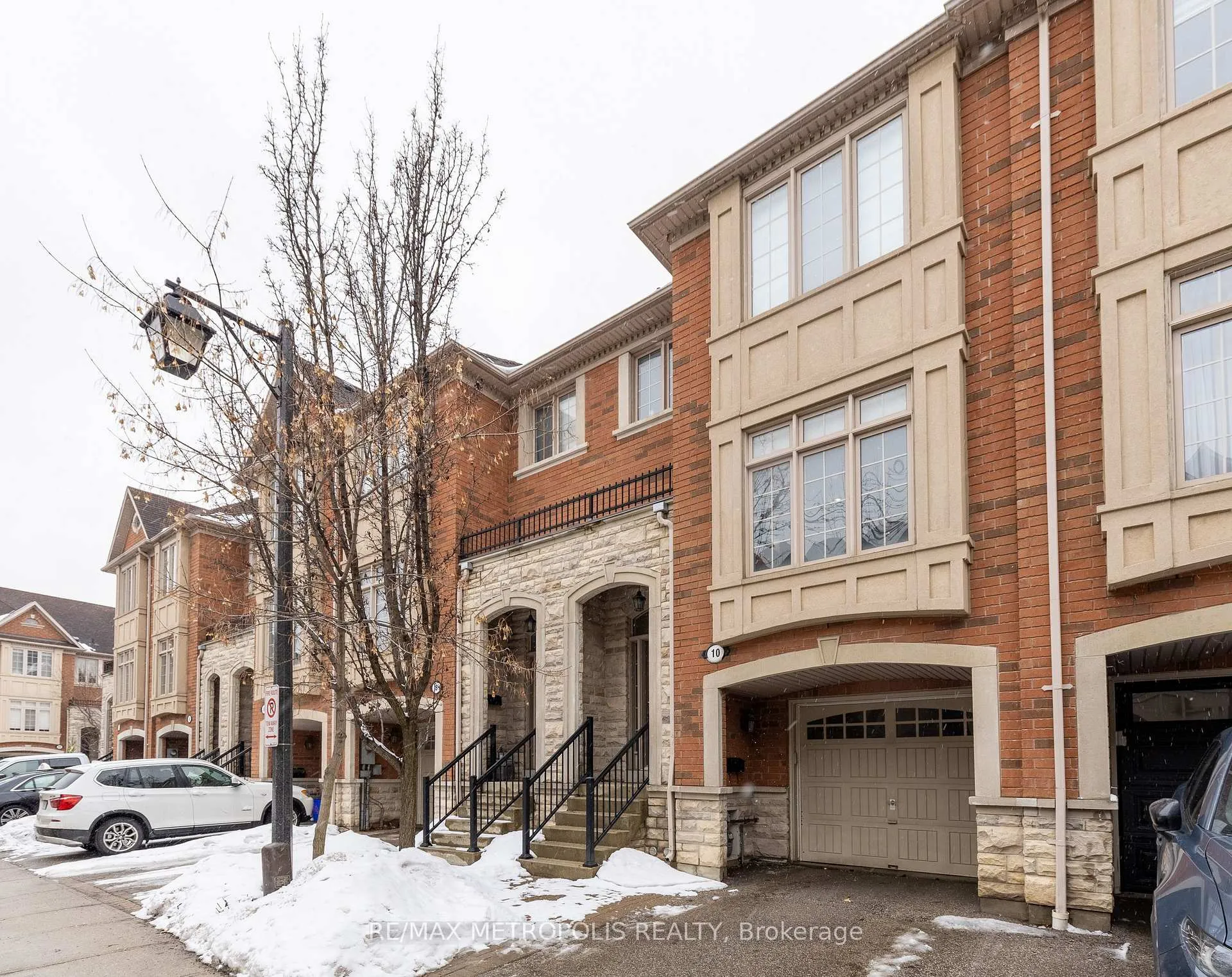 Photo 3 of 10 George Bogg Road, Vaughan, East Woodbridge — HOMEH