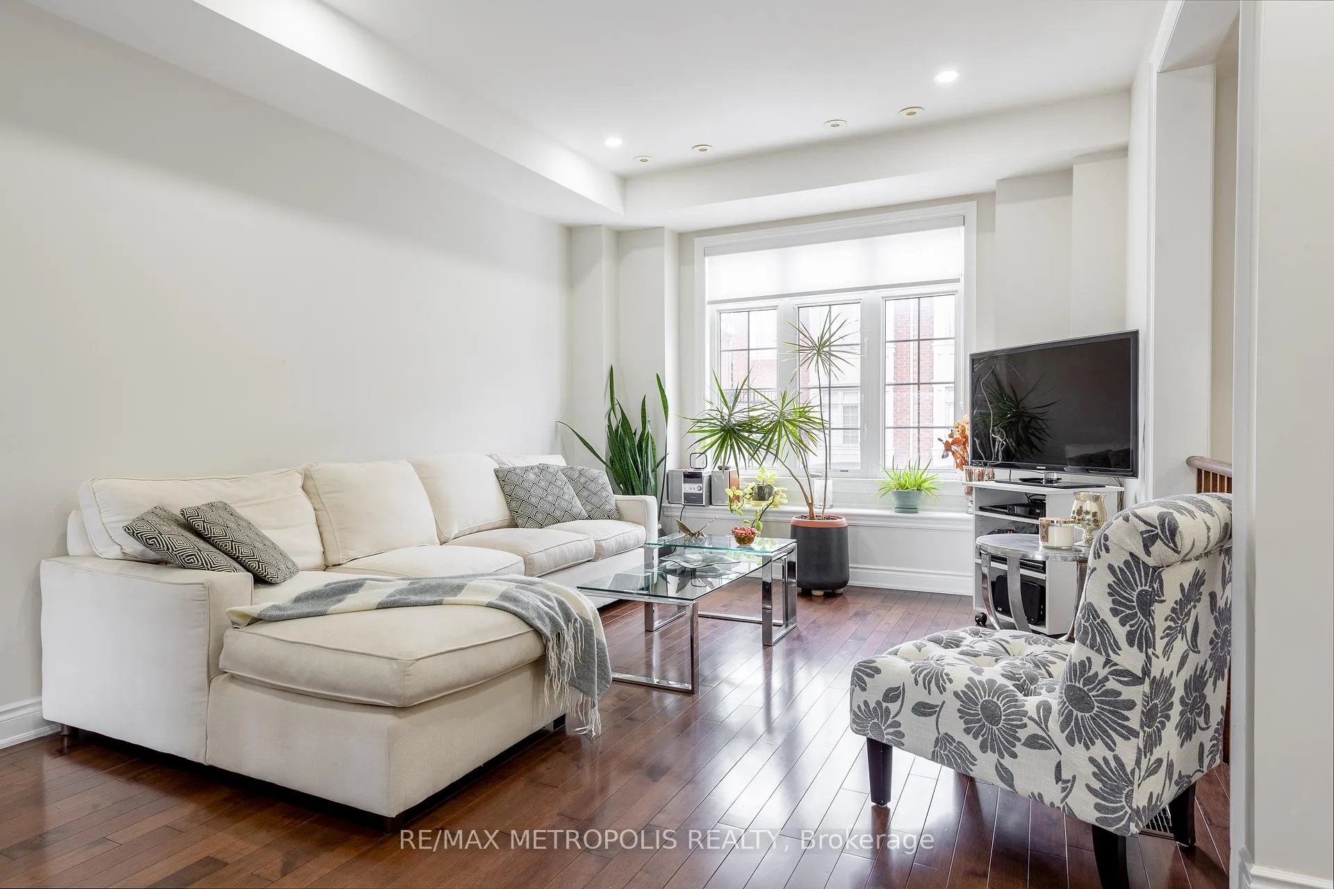 Photo 6 of 10 George Bogg Road, Vaughan, East Woodbridge — HOMEH