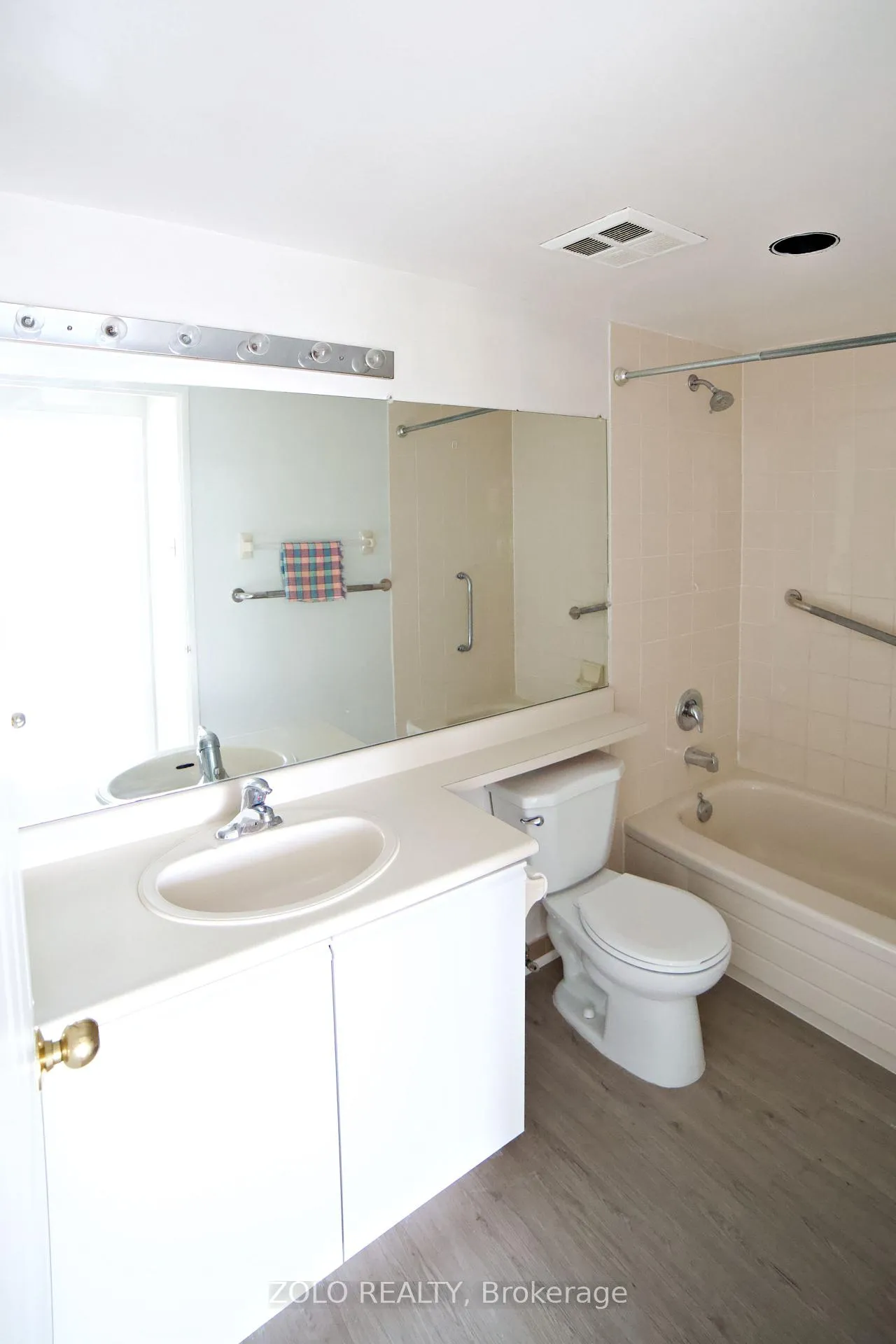 Photo 17 of Unit 423, 1880 Valley Farm Road, Pickering, Town Centre — HOMEH