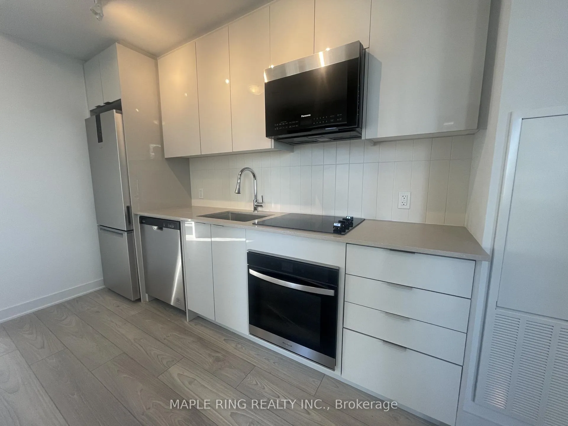 Photo 4 of Unit 907, 2920 Highway 7 Road, Vaughan, Concord — HOMEH