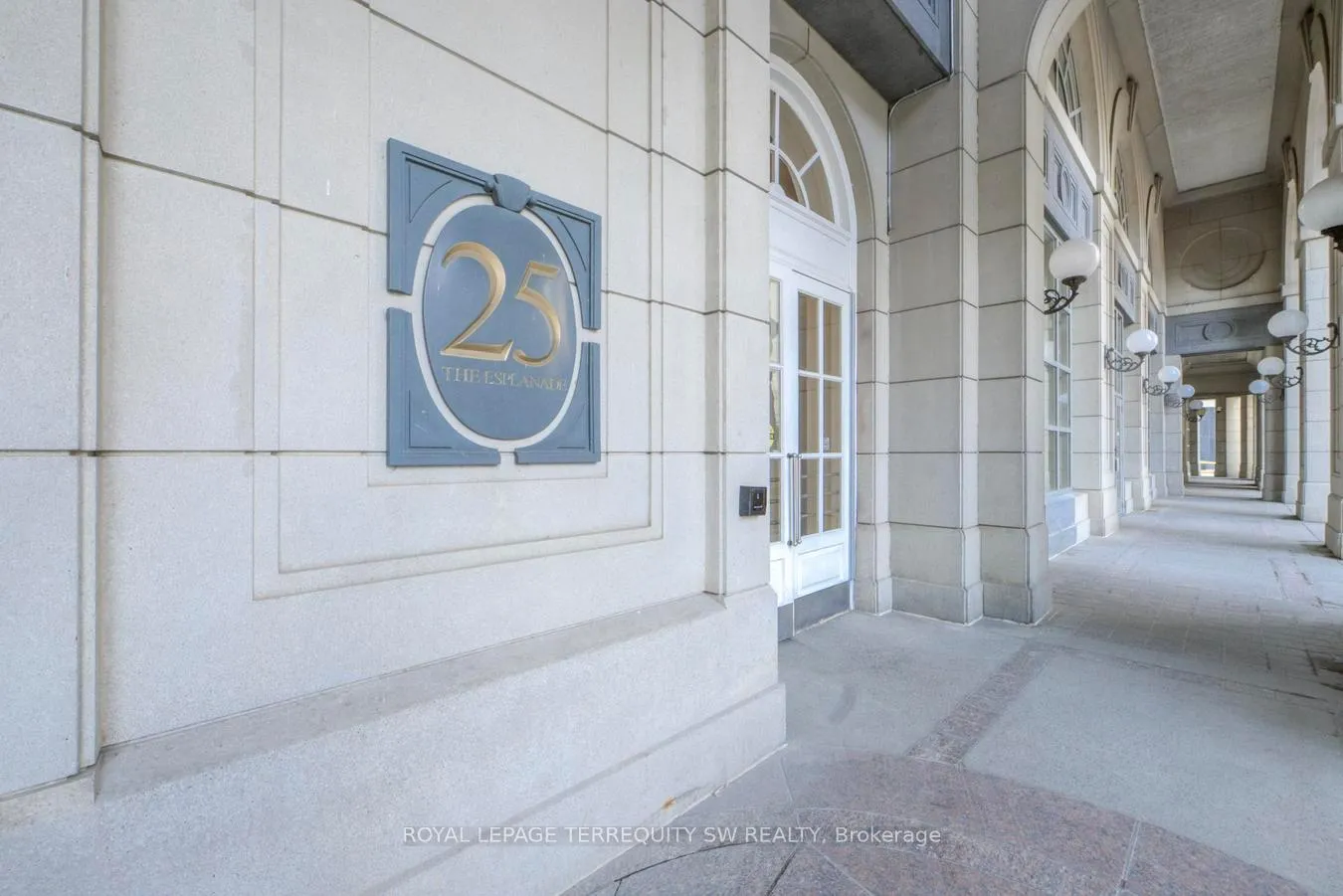 Photo 2 of Unit 2102, 25 The Esplanade, Toronto, Waterfront Communities — HOMEH