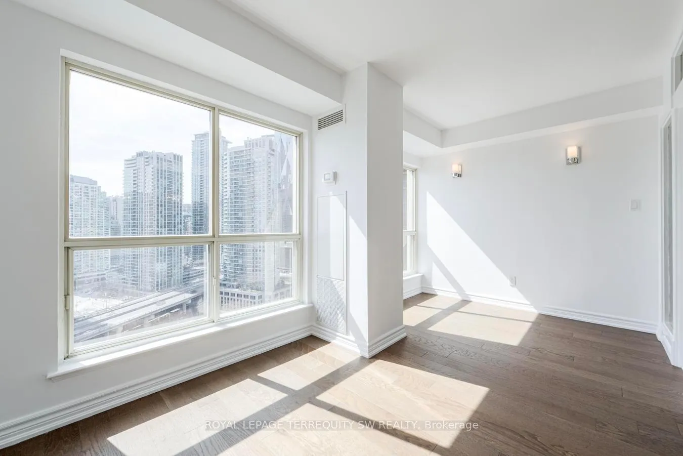 Photo 18 of Unit 2102, 25 The Esplanade, Toronto, Waterfront Communities — HOMEH