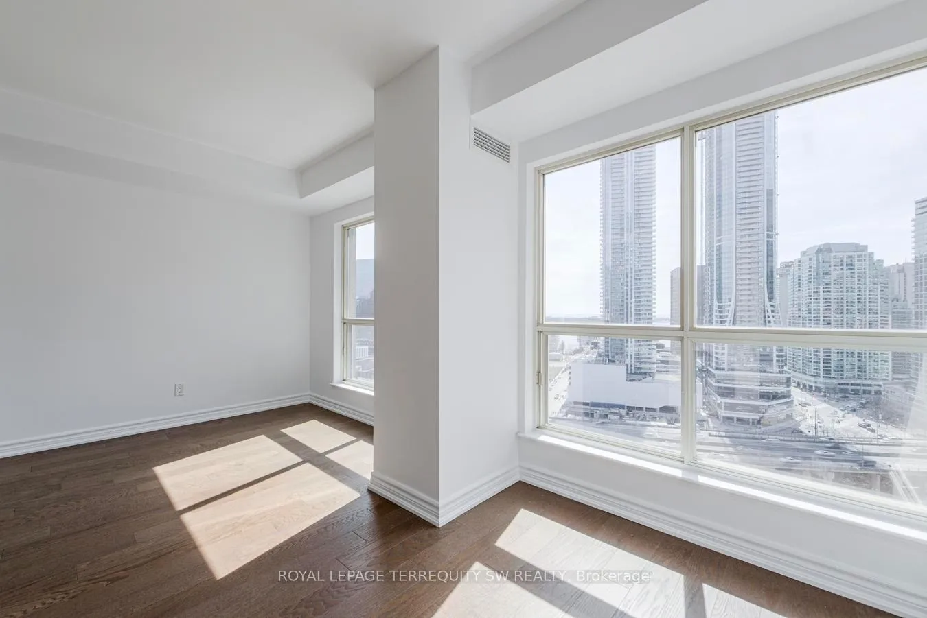 Photo 19 of Unit 2102, 25 The Esplanade, Toronto, Waterfront Communities — HOMEH