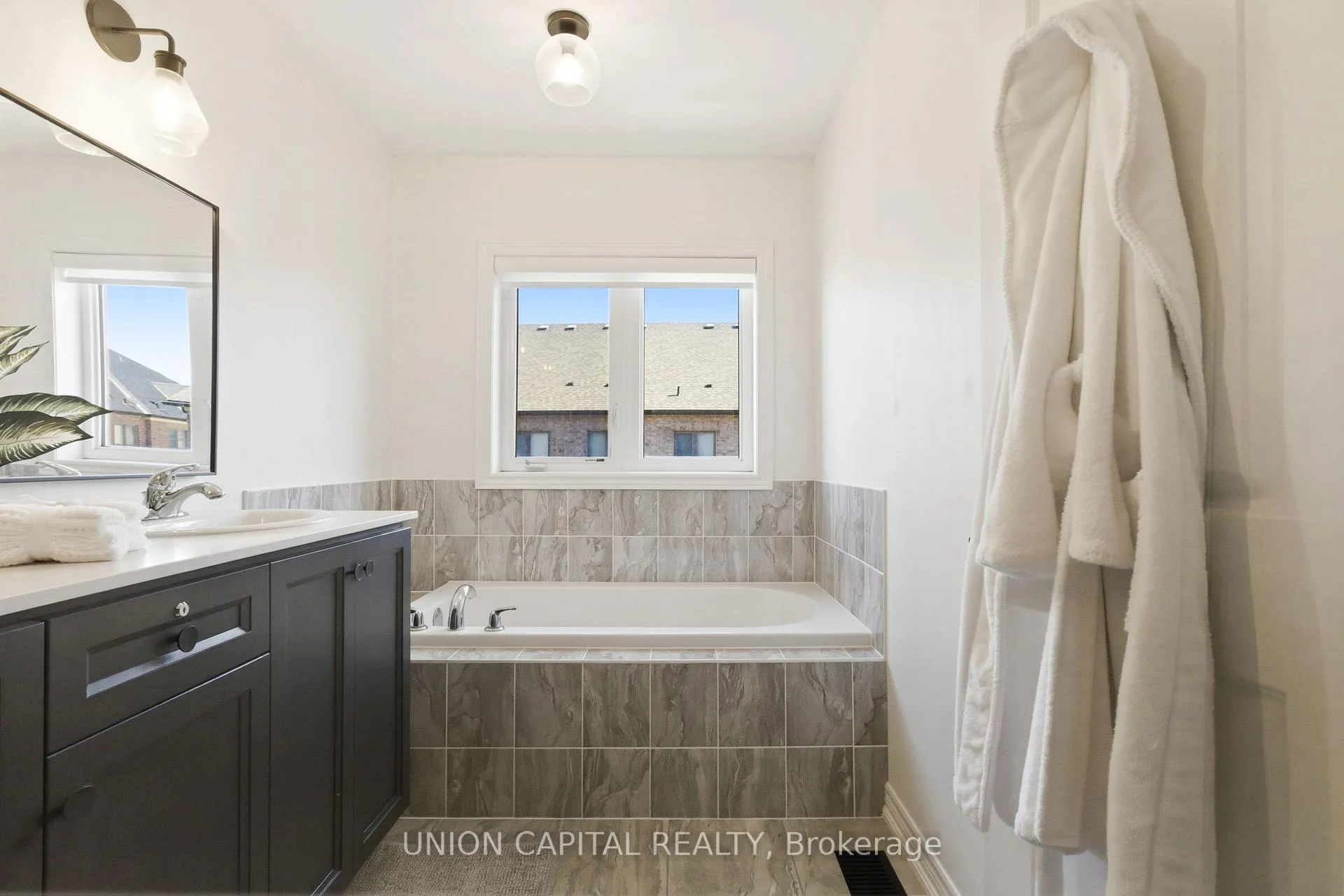 Photo 14 of 21 Morra Avenue, Caledon, Bolton East — HOMEH