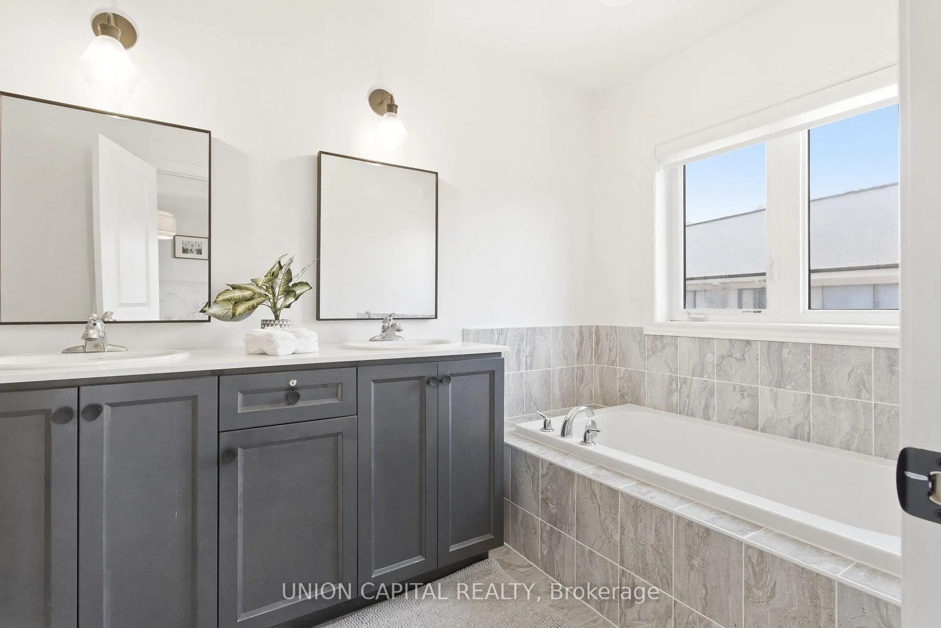 Photo 15 of 21 Morra Avenue, Caledon, Bolton East — HOMEH