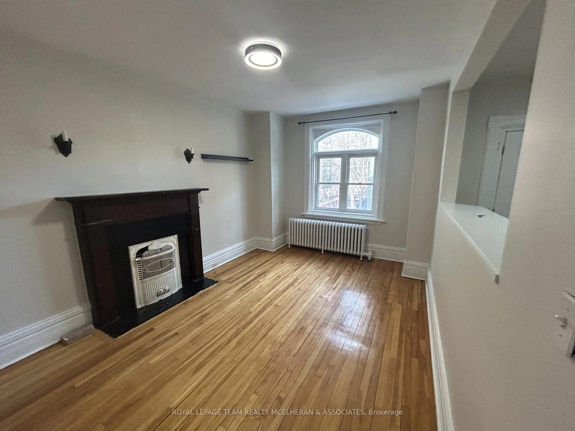 Photo 4 of Unit 4, 54 Somerset Street W, Ottawa, Ottawa Centre/Golden Triangle — HOMEH