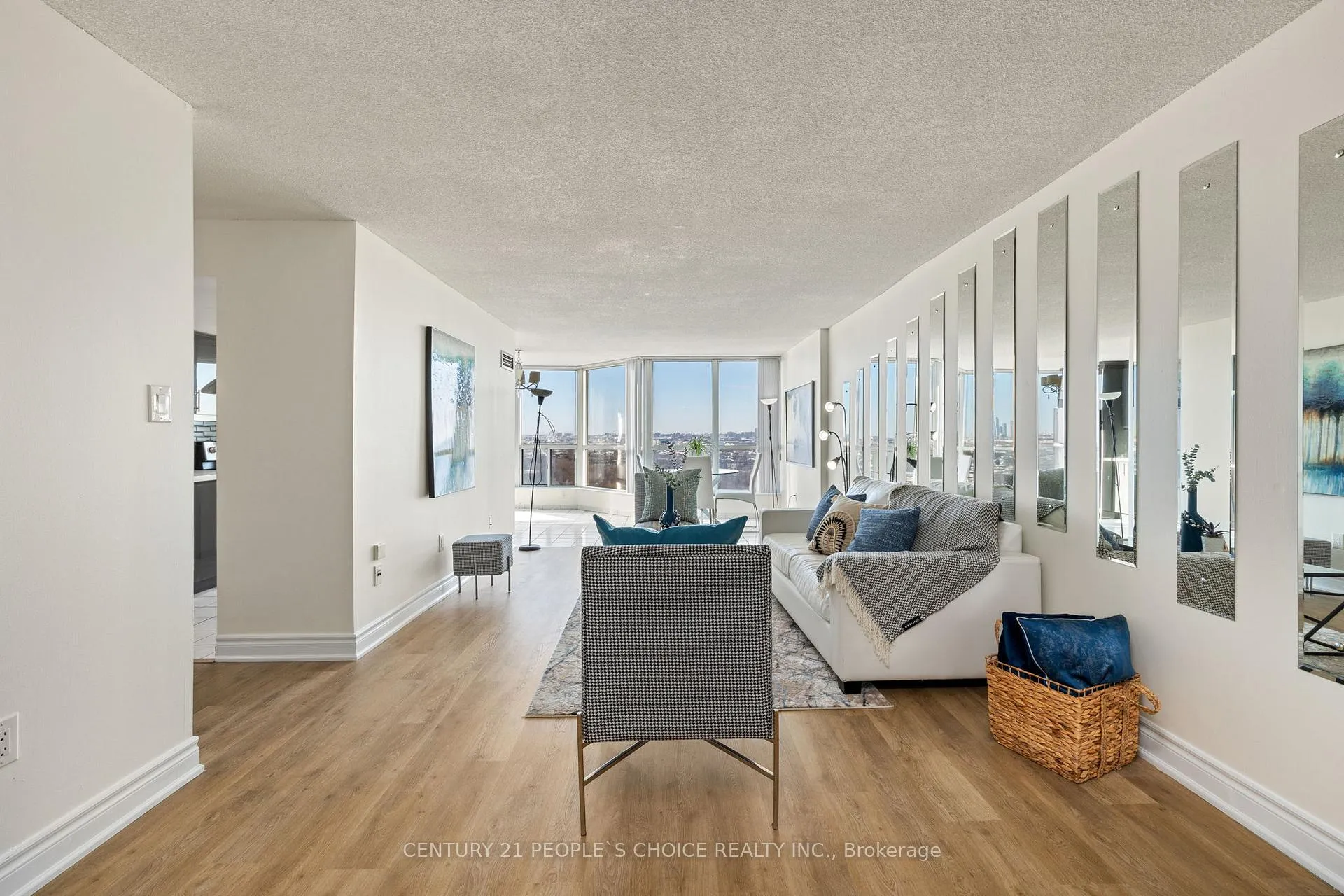 Photo 5 of Unit 1605, 3 Rowntree Road, Etobicoke, Mount Olive-Silverstone-Jamestown — HOMEH