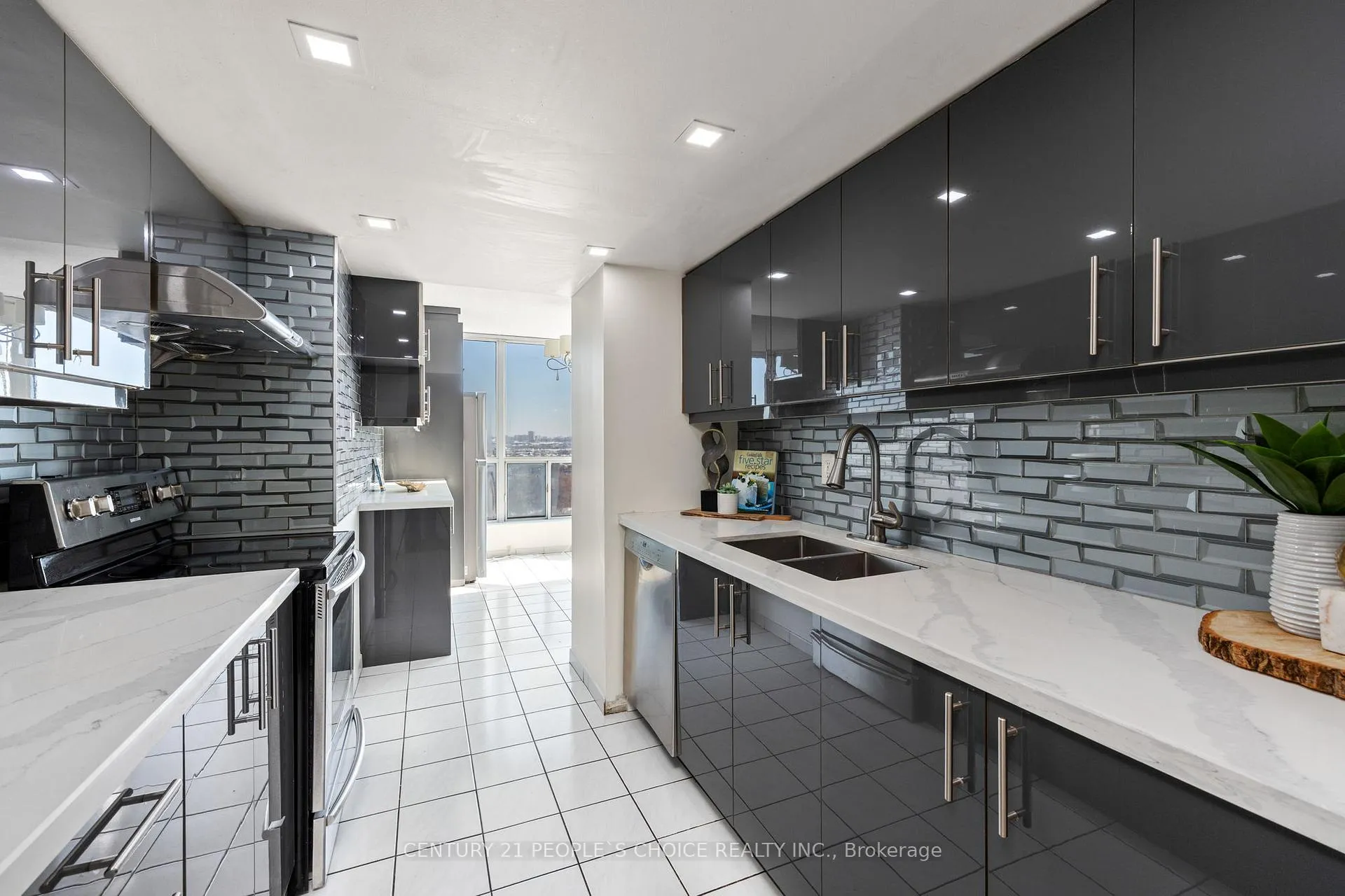 Photo 13 of Unit 1605, 3 Rowntree Road, Etobicoke, Mount Olive-Silverstone-Jamestown — HOMEH