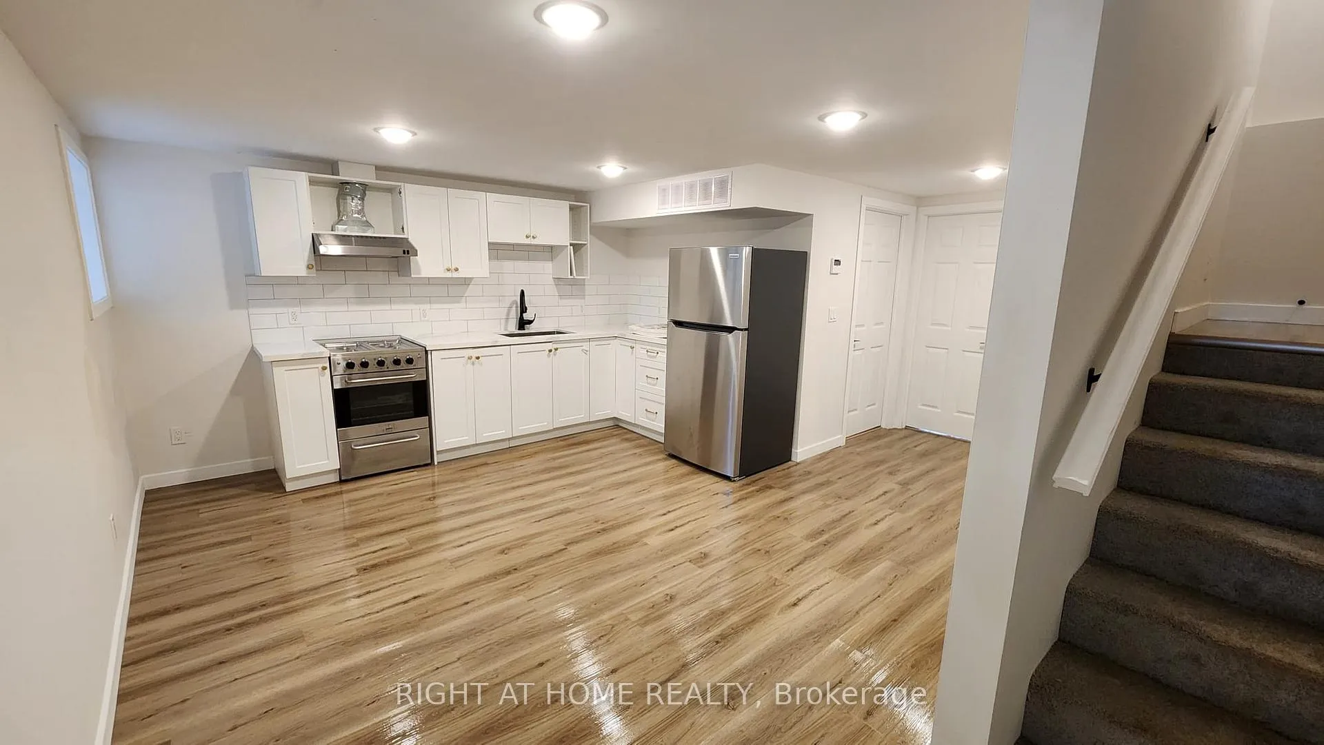 Photo 2 of Unit 4, 30 Stirton Street, Hamilton, Gibson — HOMEH
