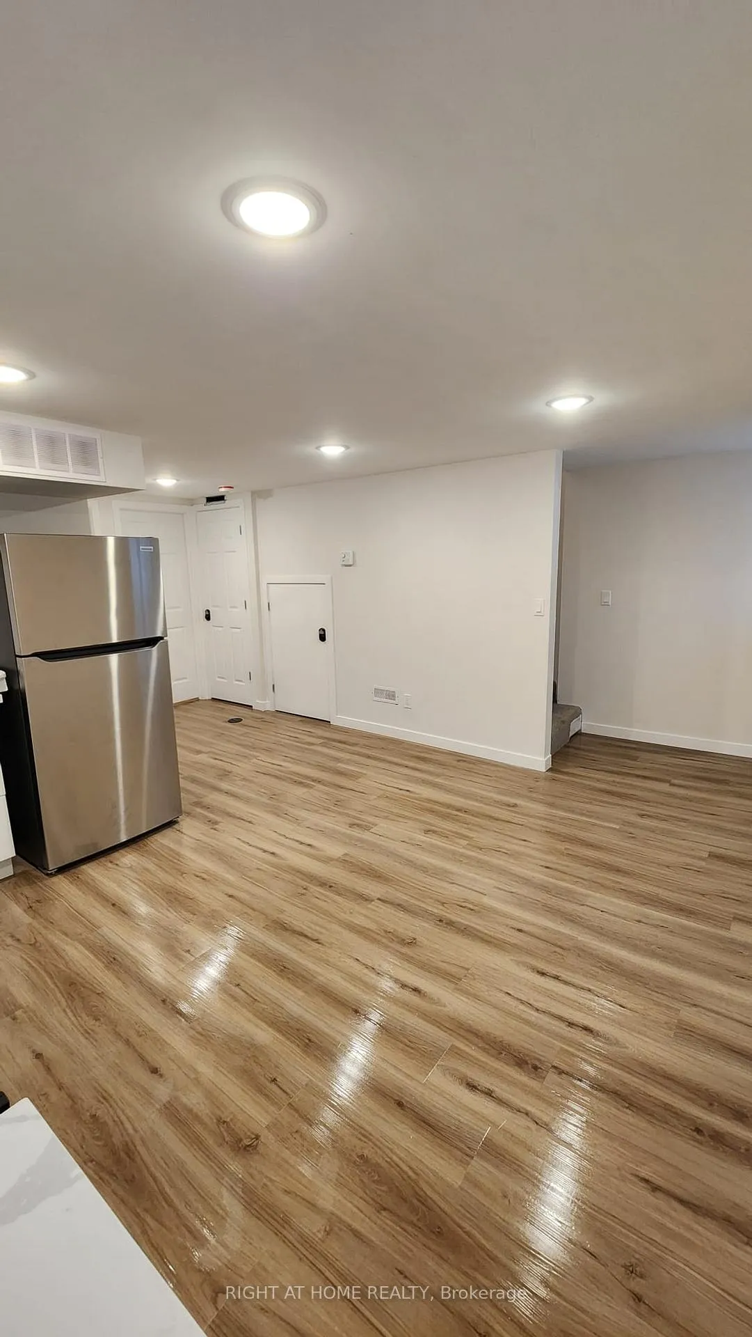 Photo 4 of Unit 4, 30 Stirton Street, Hamilton, Gibson — HOMEH
