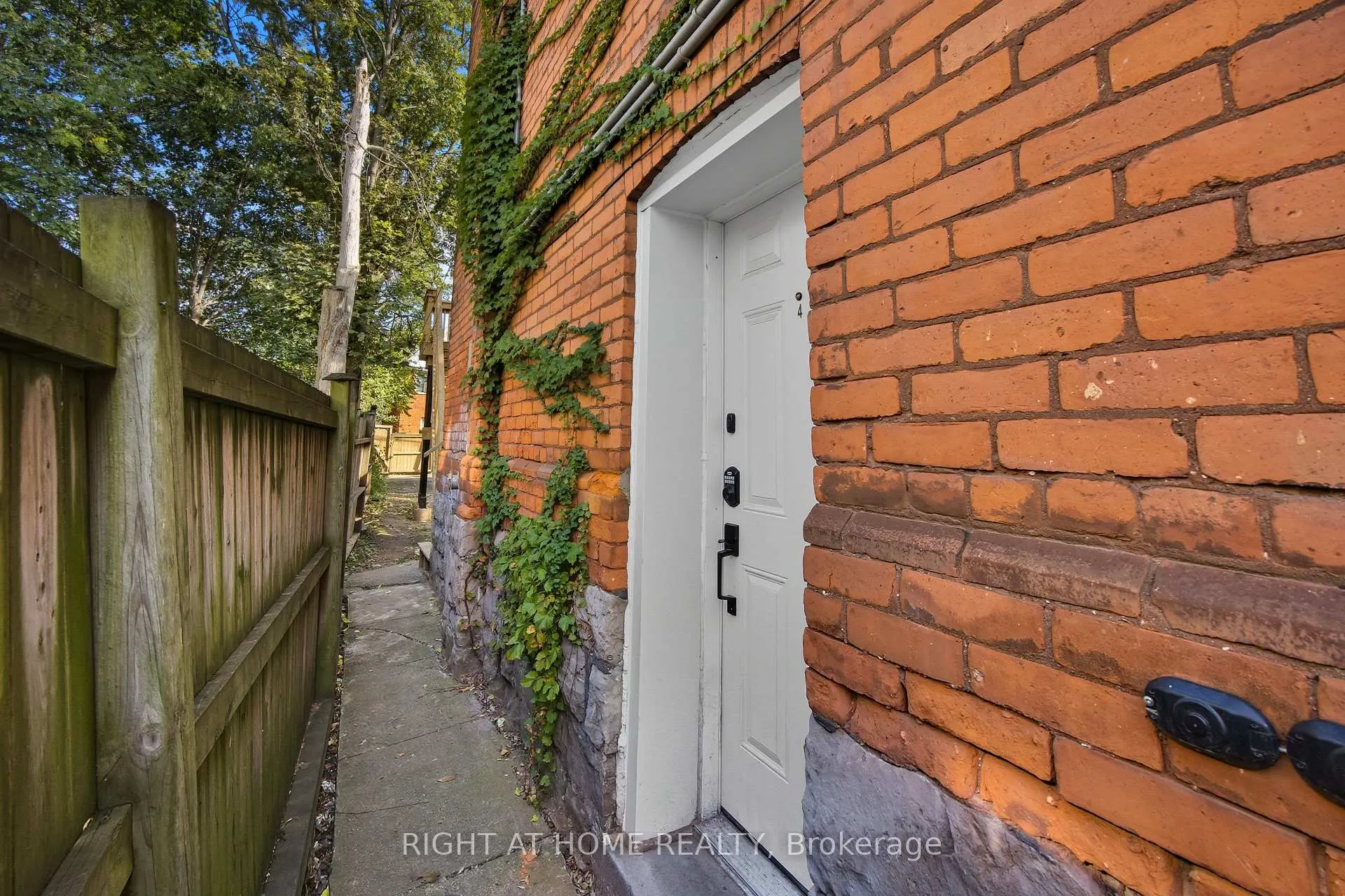 Photo 14 of Unit 4, 30 Stirton Street, Hamilton, Gibson — HOMEH