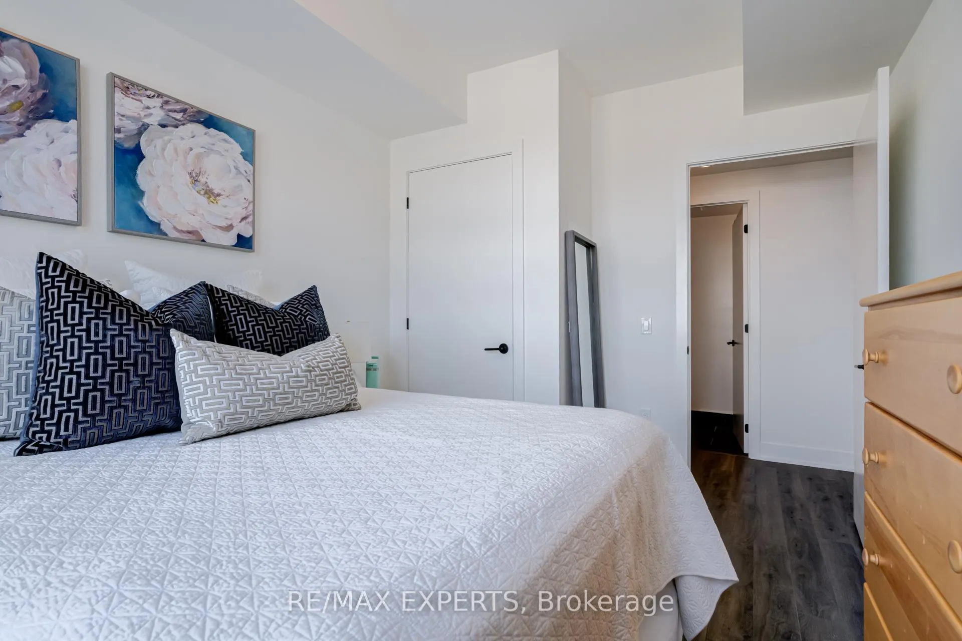 Photo 16 of Unit 336, 2075 King Road, King, King City — HOMEH