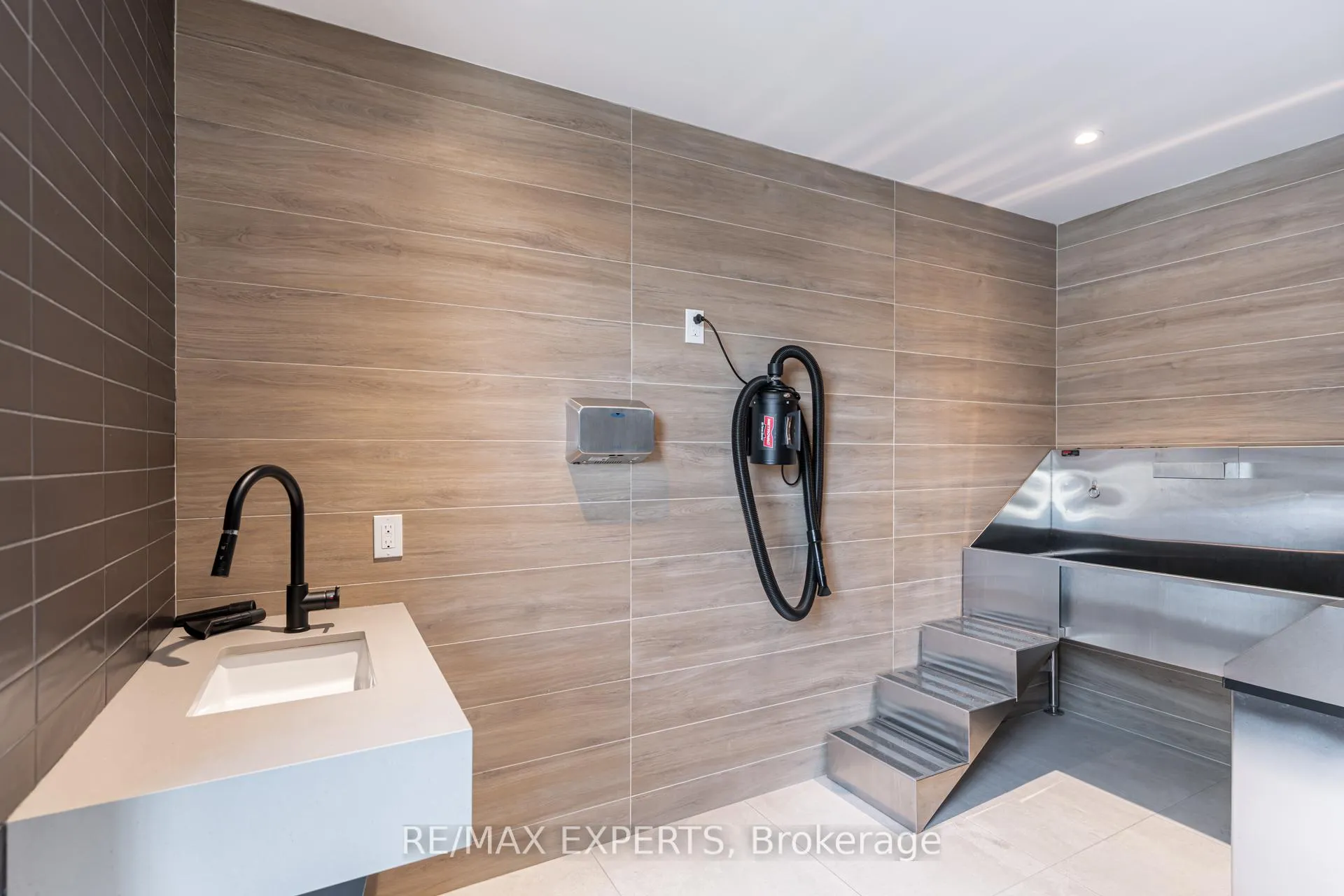 Photo 33 of Unit 336, 2075 King Road, King, King City — HOMEH