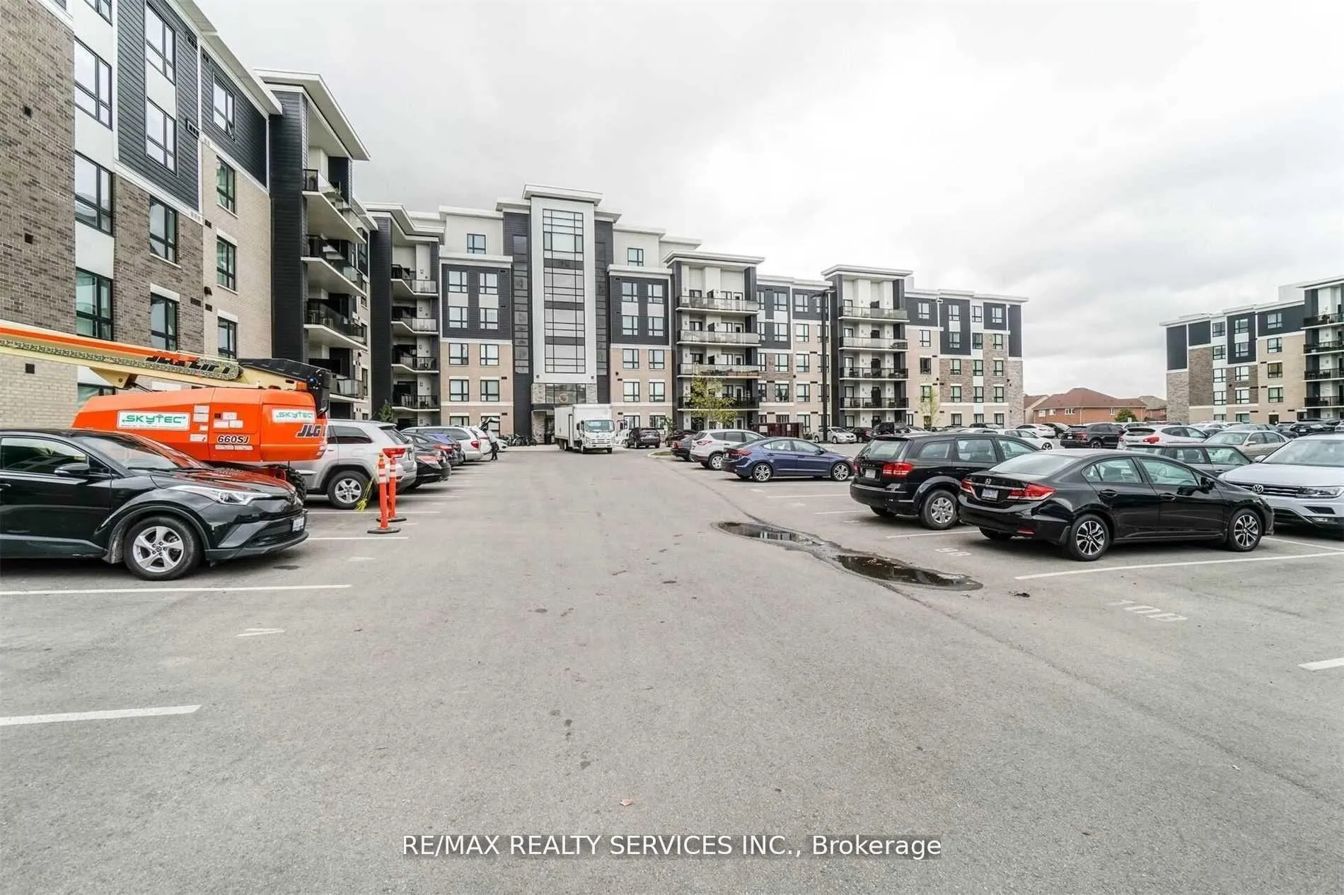 Front of Unit 109, 640 Sauve Street