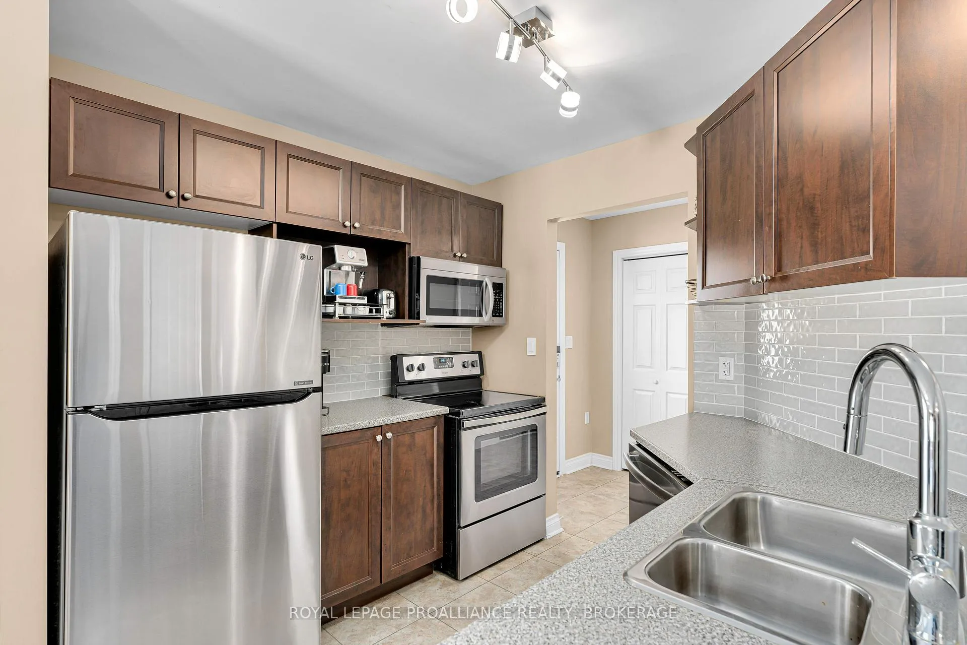 Photo 12 of 78 Butler Street, Kingston, Rideau — HOMEH