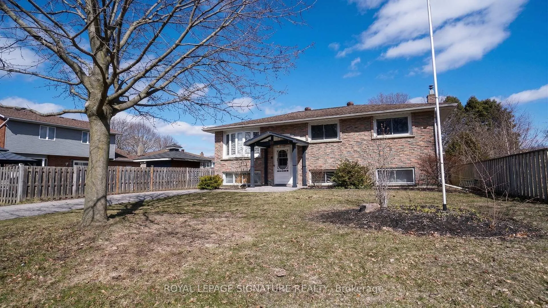 Photo 3 of 15 Douglas Avenue, Norfolk, Simcoe — HOMEH