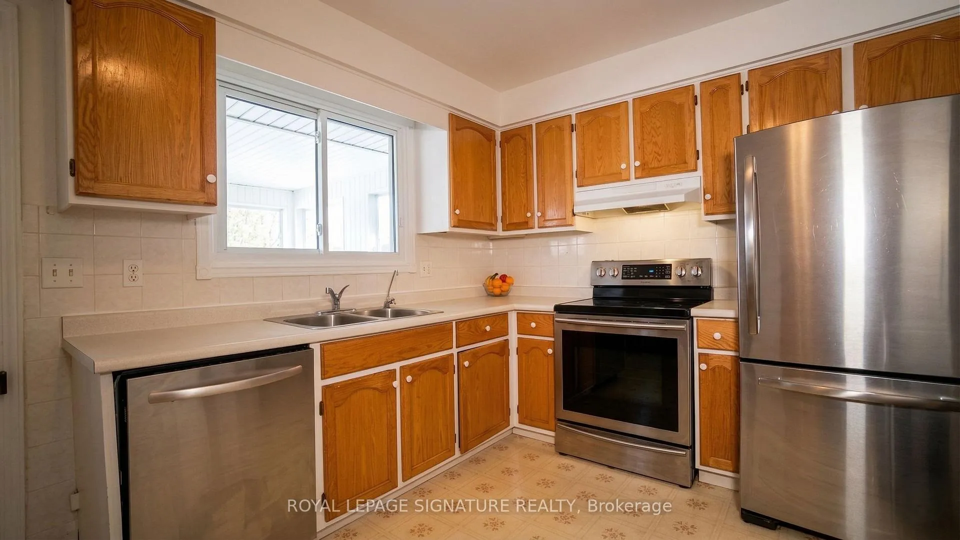 Photo 18 of 15 Douglas Avenue, Norfolk, Simcoe — HOMEH